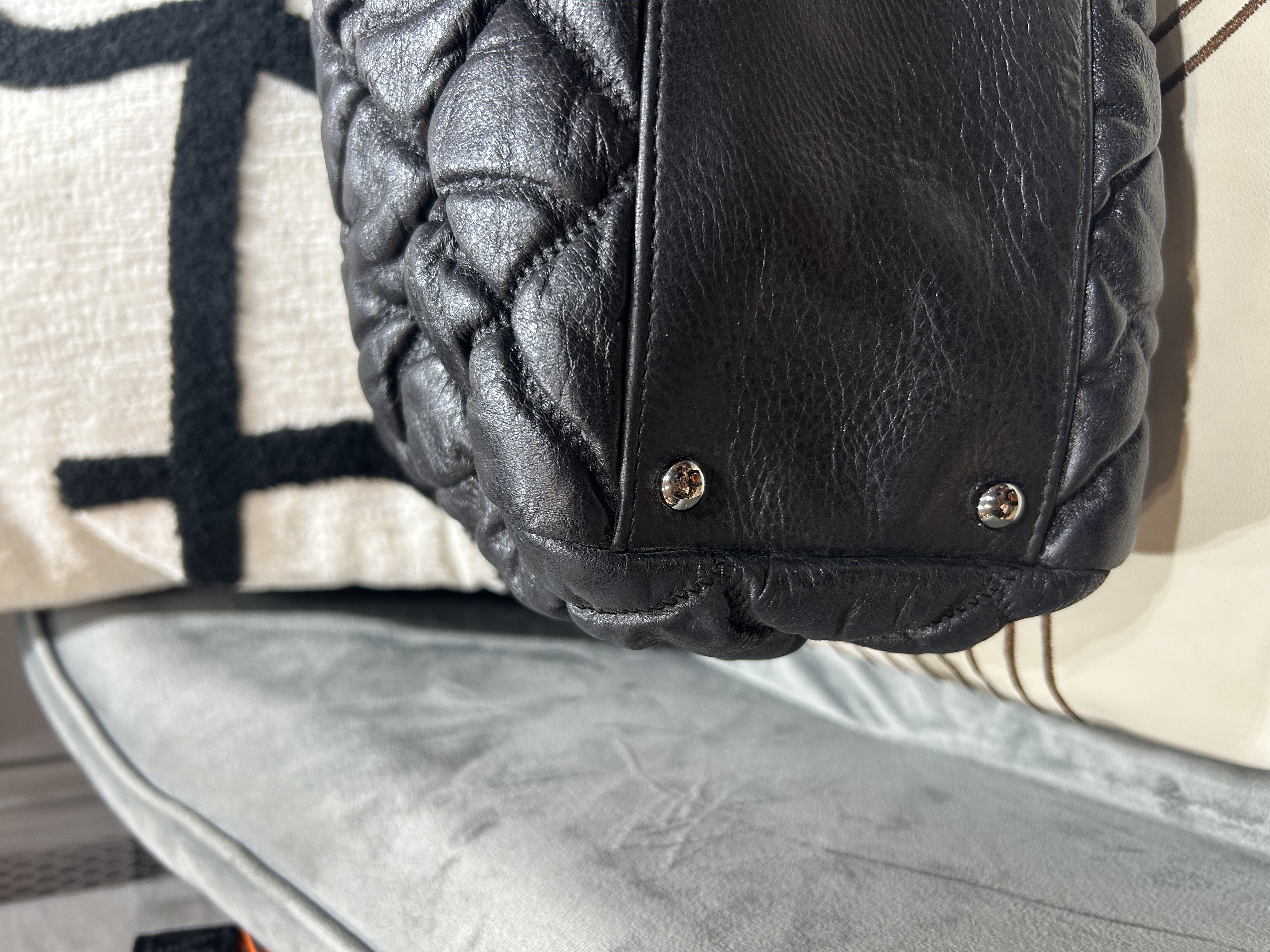 Chanel Calfskin Bubble Shoulder Bag Black 100%Authentic, 90%New ☑️12Card☑️Dust bag