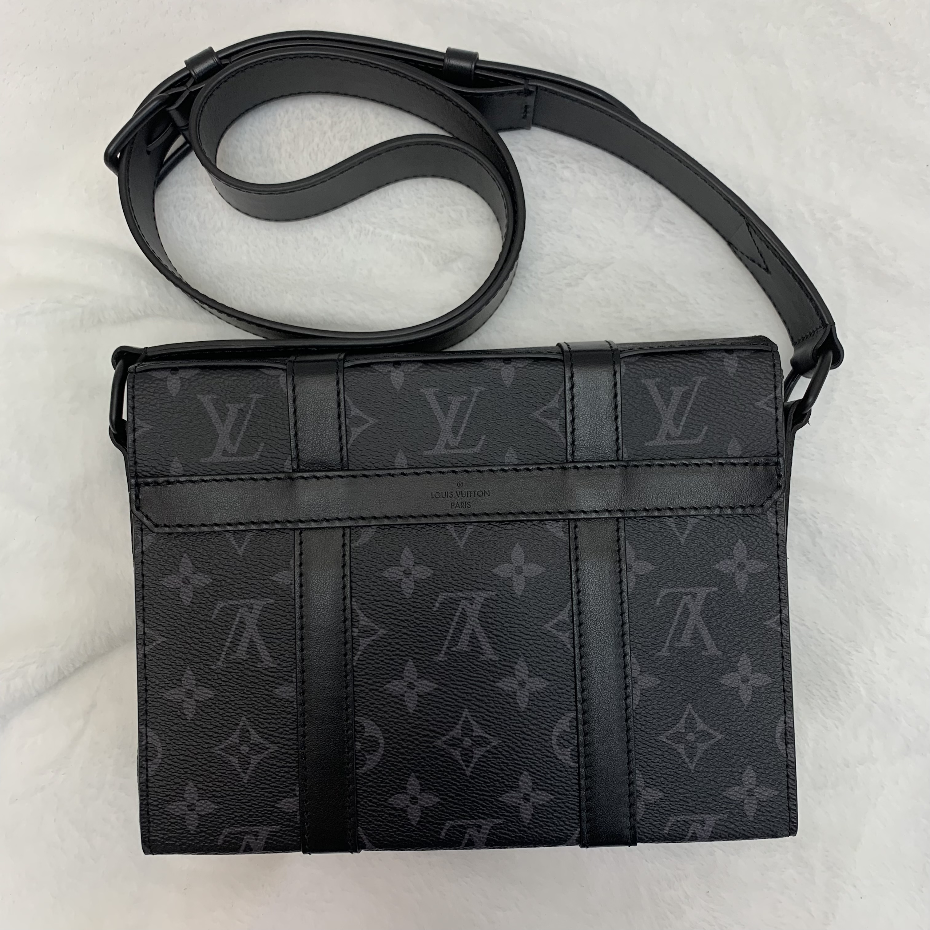 Louis Vuitton Monogram Eclipse Trunk Messenger（M45727）黑灰色老花郵差包