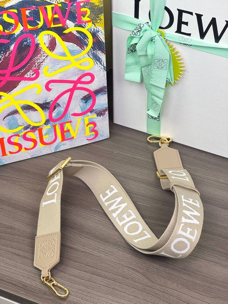 𝐀𝐧𝐚𝐠𝐫𝐚𝐦 刺绣肩带「沙色/新」 👈 全新升级上线♻️ 尺寸:131-4cm（长度可调节） 编码：182323