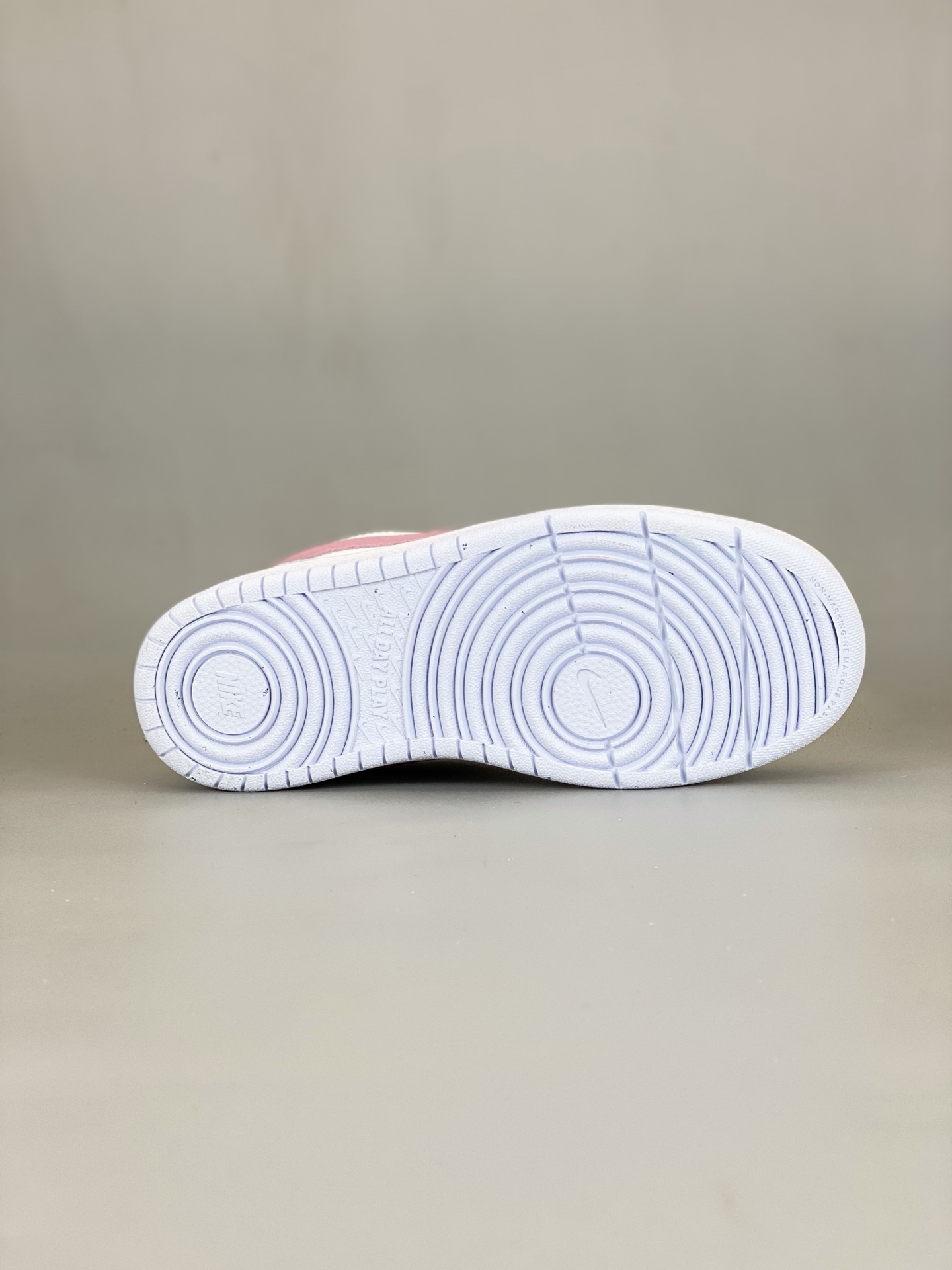 Nike Court Borough Low