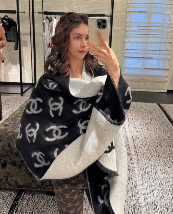 俄羅斯直送‼️ 俄羅斯限定CHANEL CC LOGO贈品雙面頸巾 羊絨➕真絲