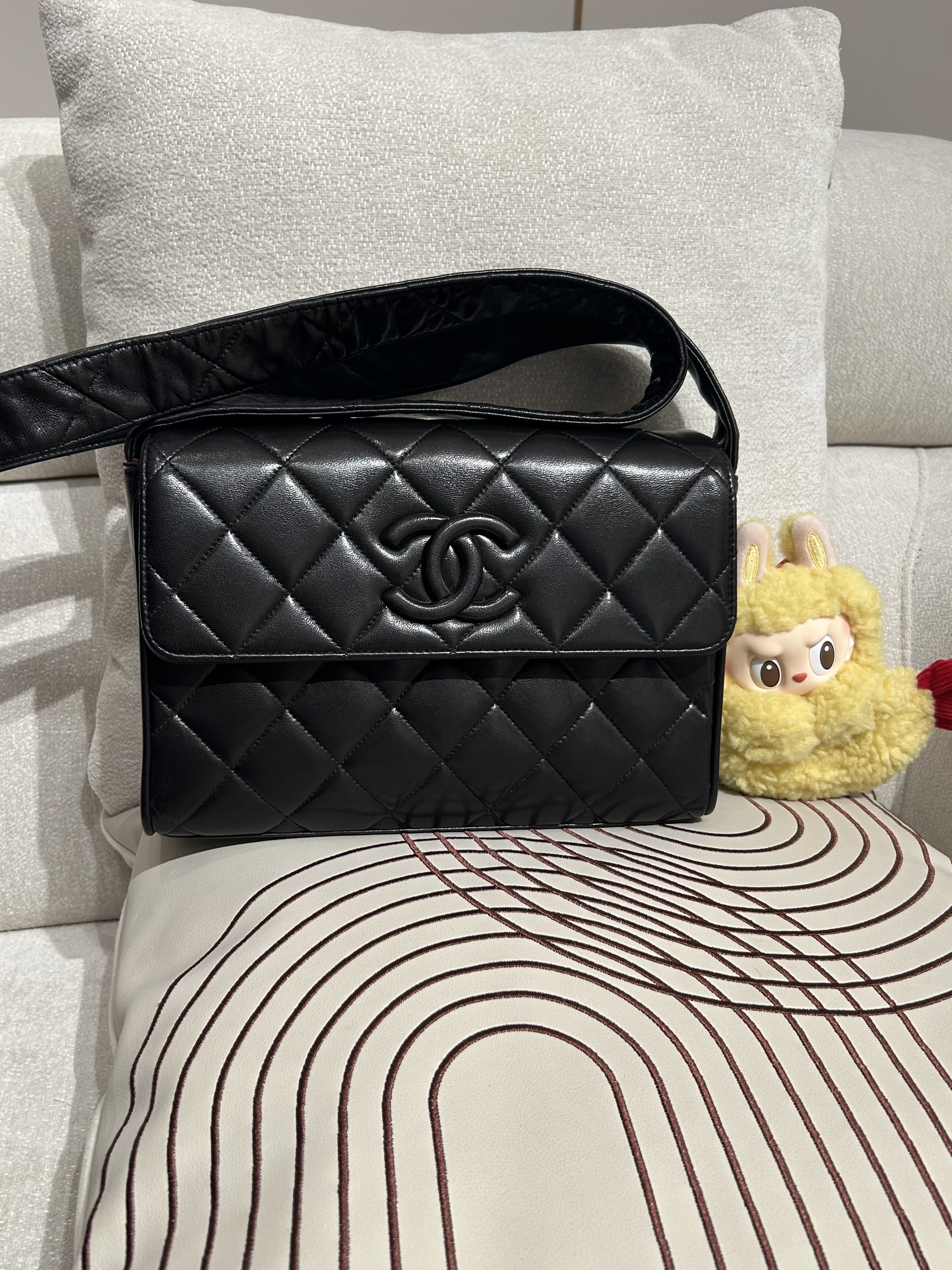 Chanel vintage so black Shoulder bag 100%Authentic ,88%new✅card