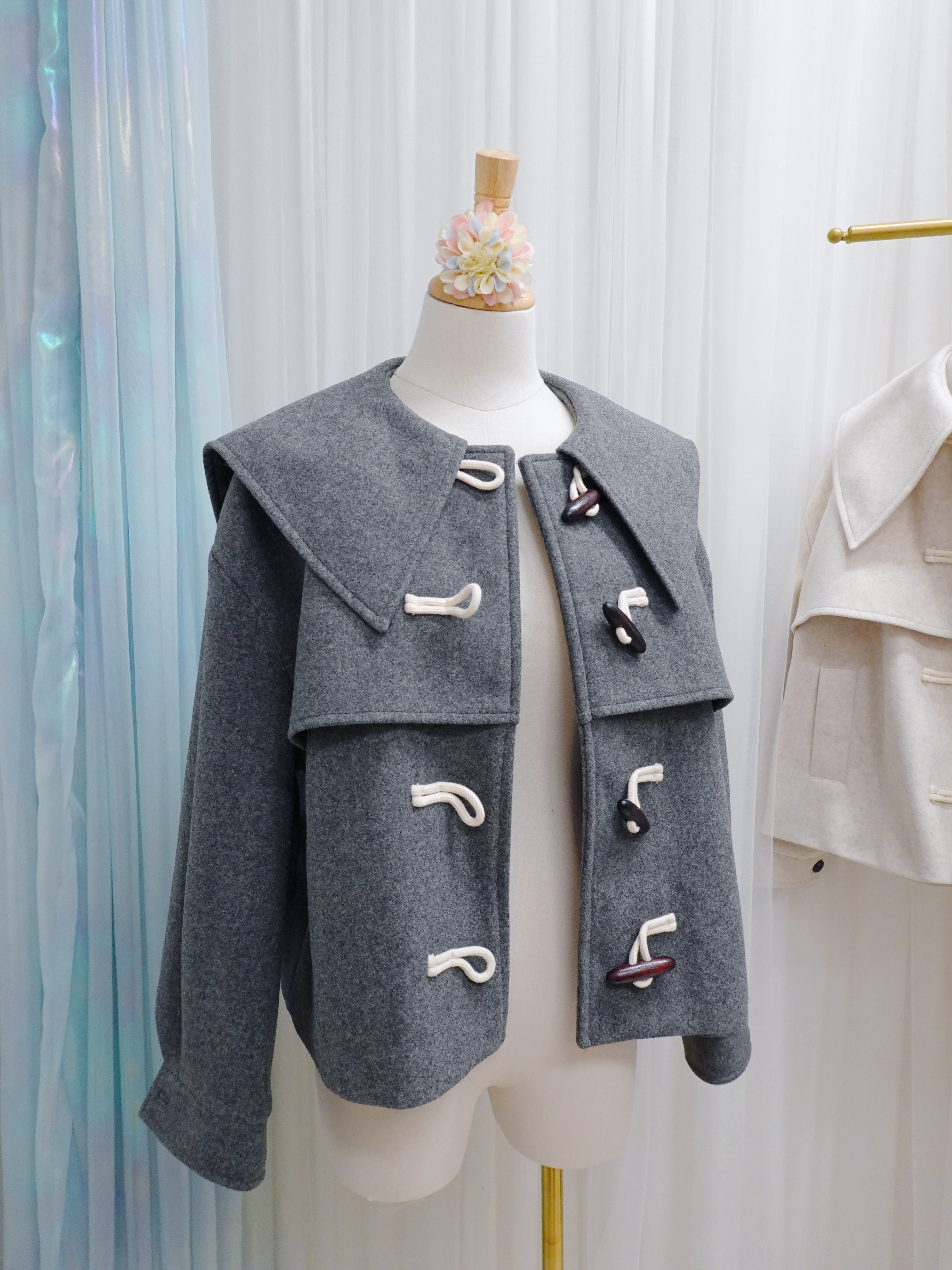 OUT01_12A 大翻領牛角扣大褸 (3色)