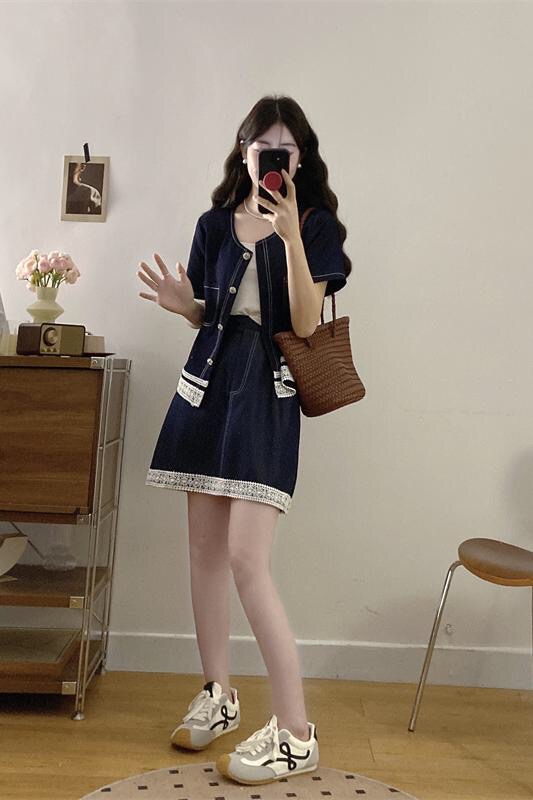 B112(1912短) 短款韩版JEANS拼下摆蕾丝边前排钮上衣与4分裙蓝套装 