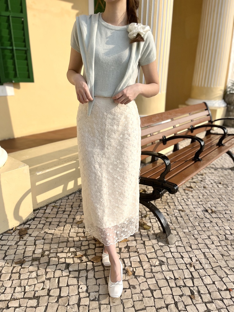 Blossom Embroidery Skirt (Cream)