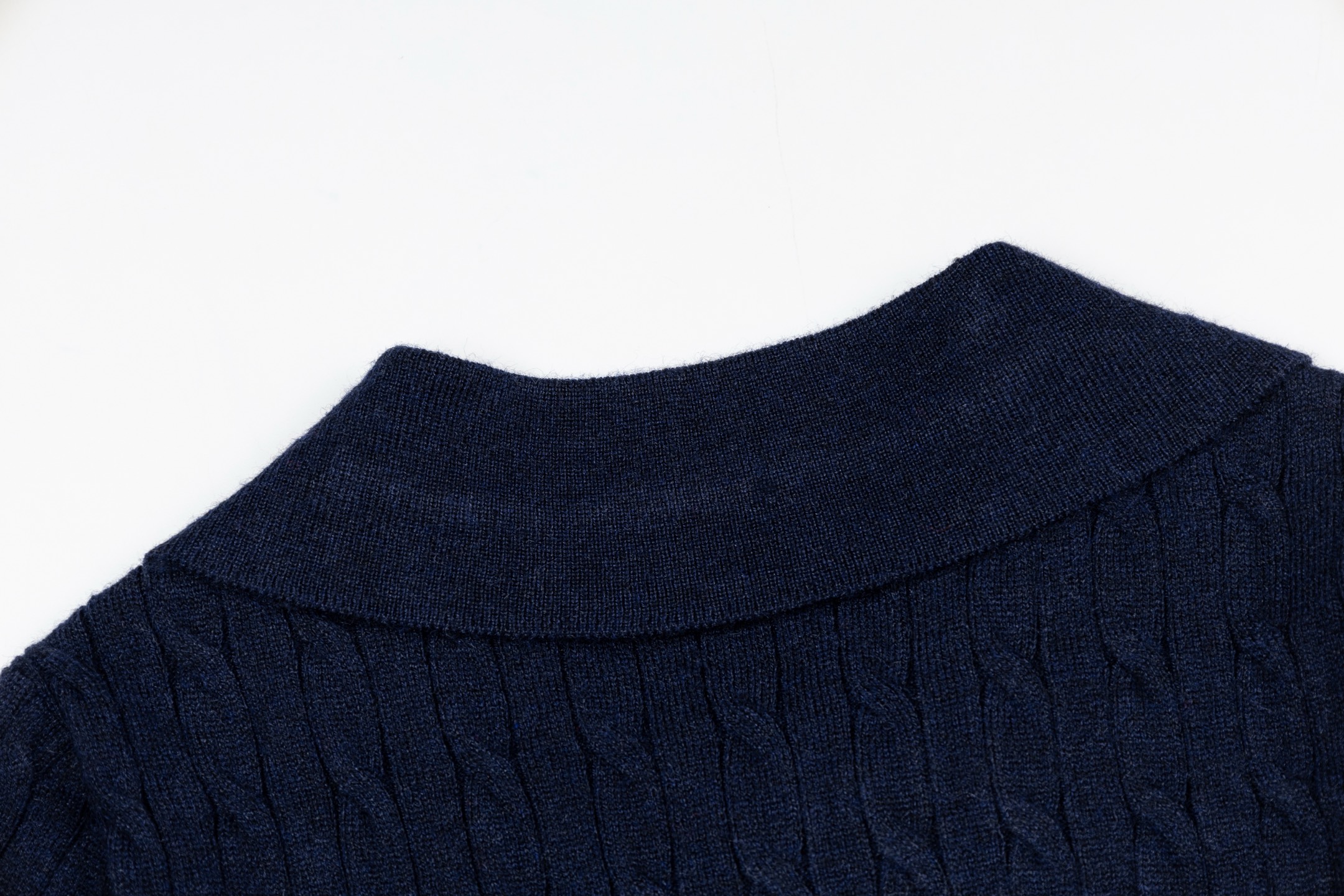 Mardi Mercredi Flower Embroidery Cable Short Sleeve Knit