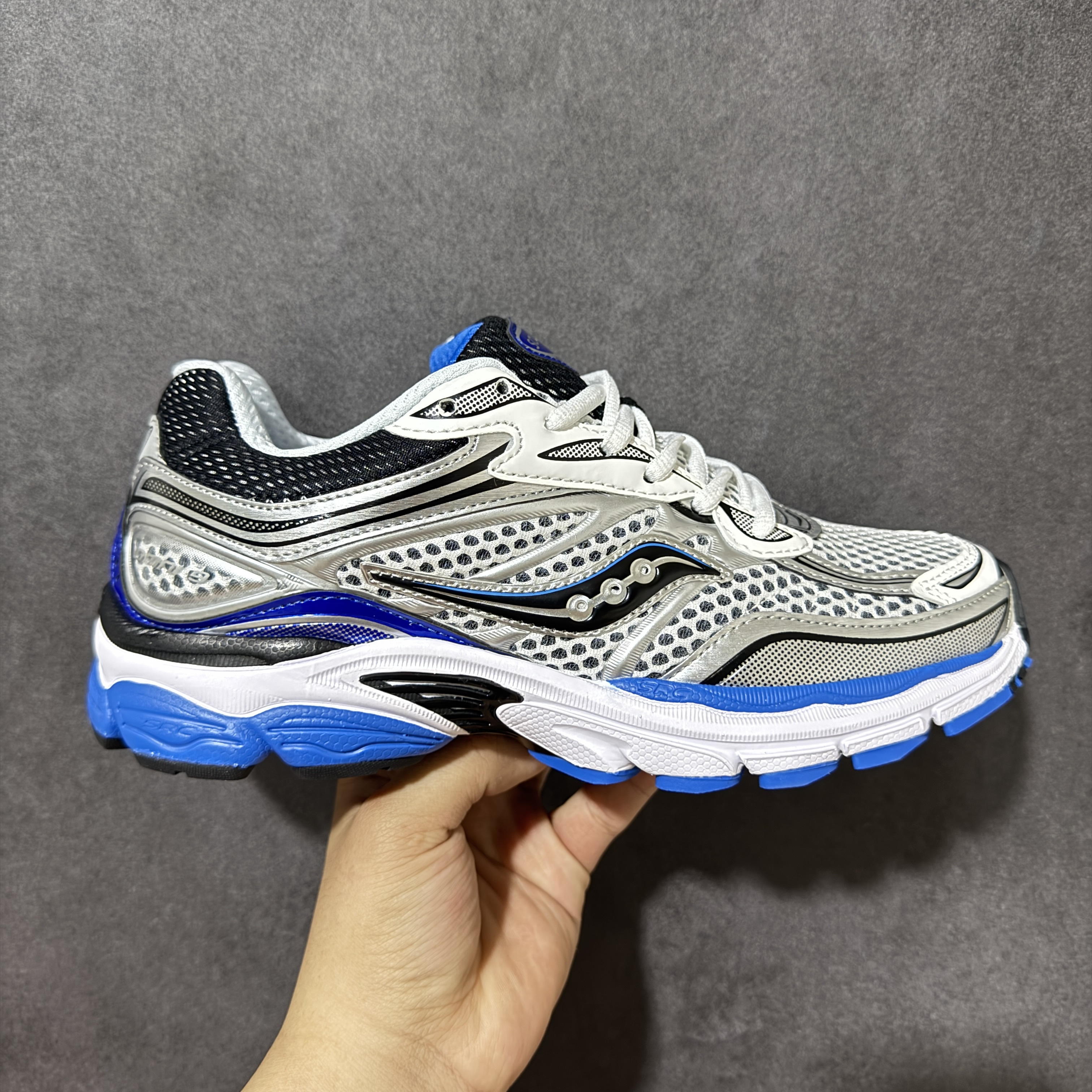 Saucony ProGrid Omni 9 OG