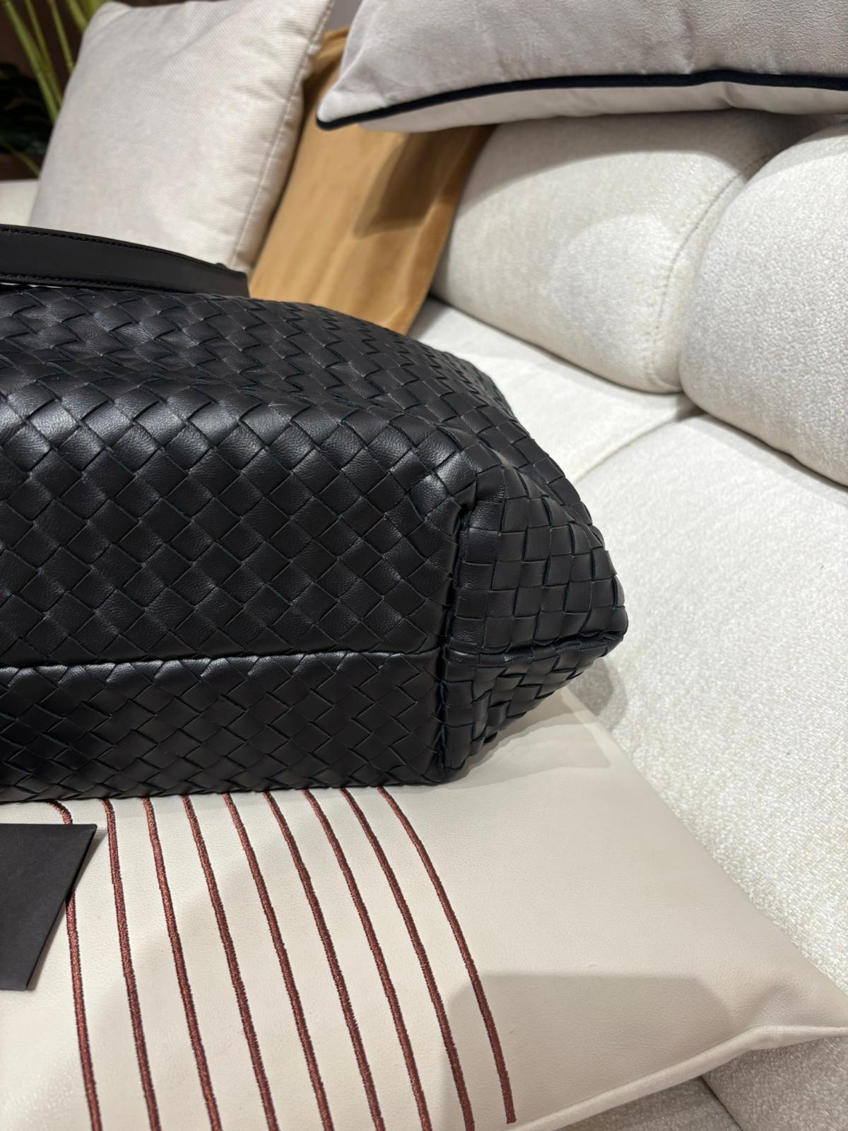 Bottega Veneta shoulder bag BV Black Lambskin Tote Bag 100%Authentic,98%new✅dust bag  