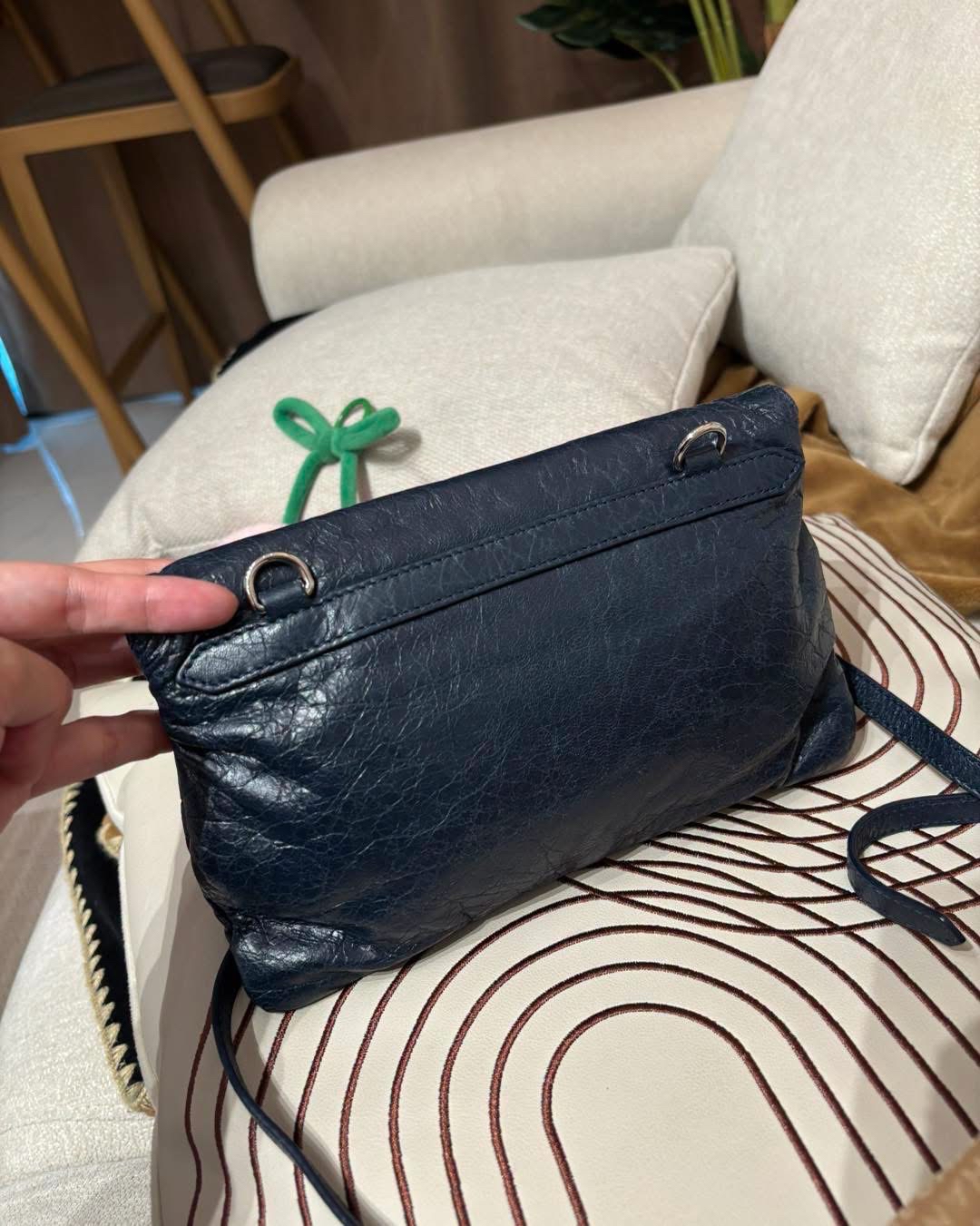 Balenciaga city crossbody bag  100%Authentic ,95%new 