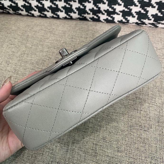 【預訂貨品】CHANE灰色銀扣CF 👜20開