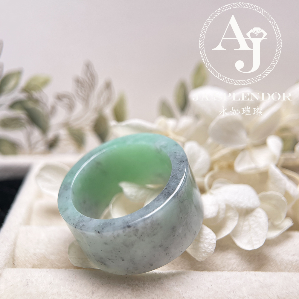 JR-197 天然翡翠A玉 果綠灑烏鷄半山半水扳指