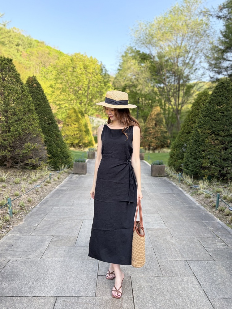 Boat Neck Layered Dress (Black)