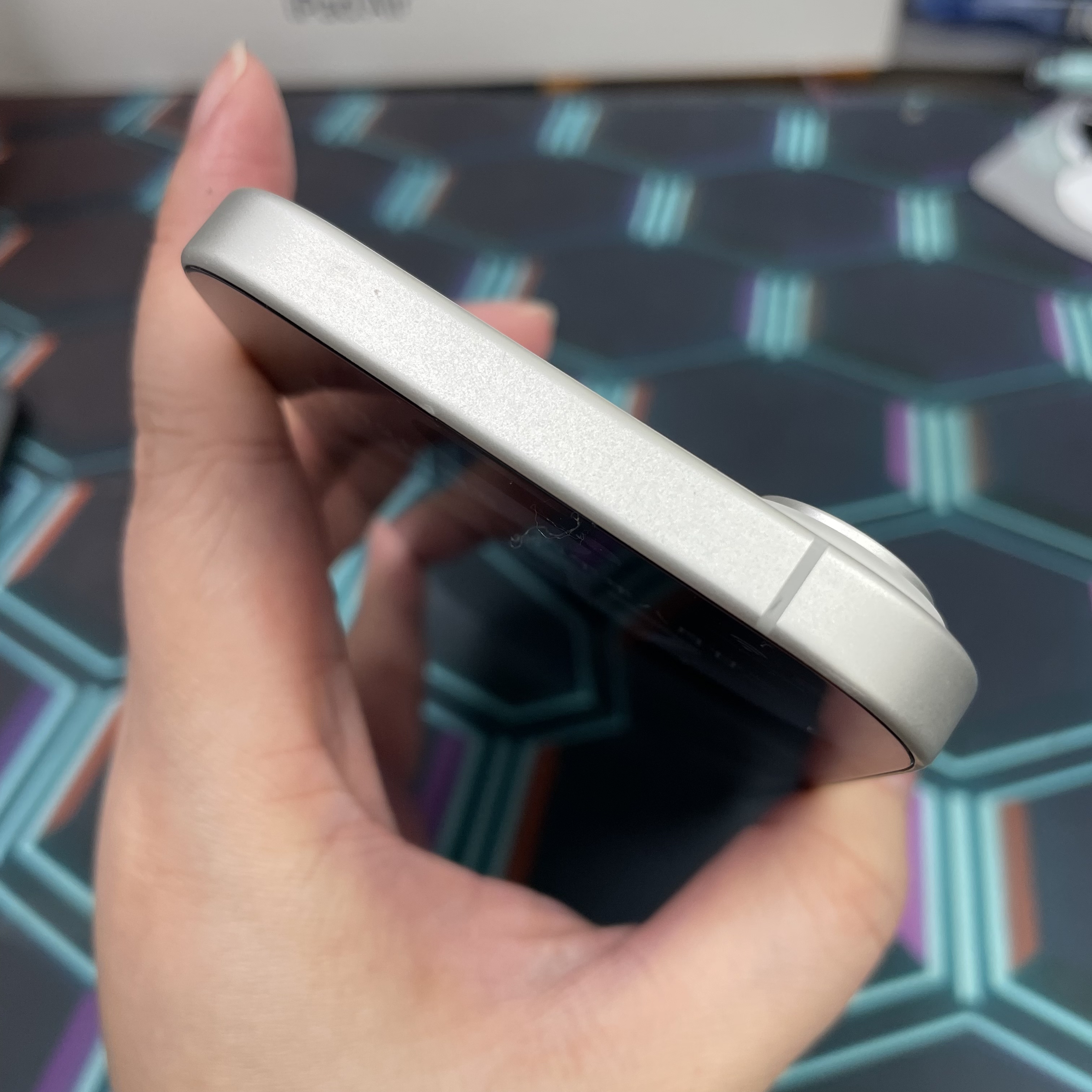 *8074 17 勁靚機 256GB 電90 白色 white