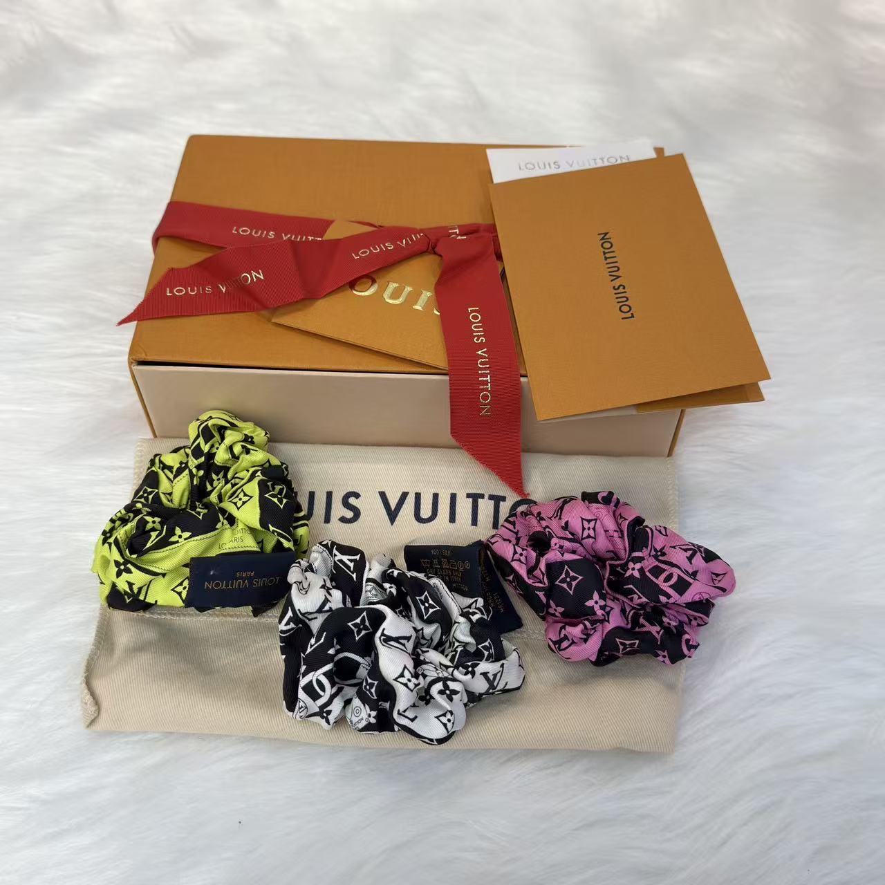 LV絲質地髮圈 三個裝超抵價❣️