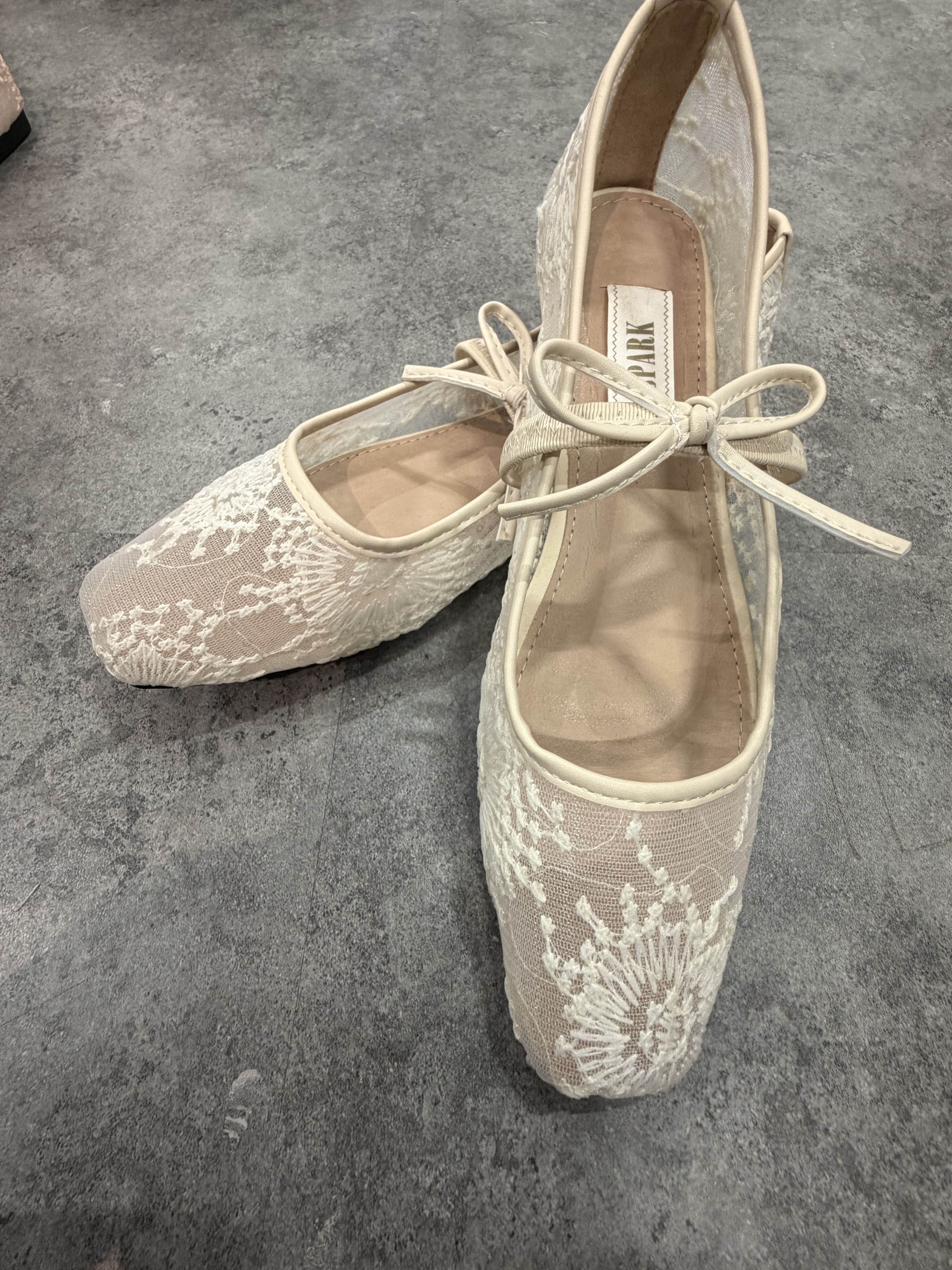 優雅蕾絲方頭芭蕾舞鞋