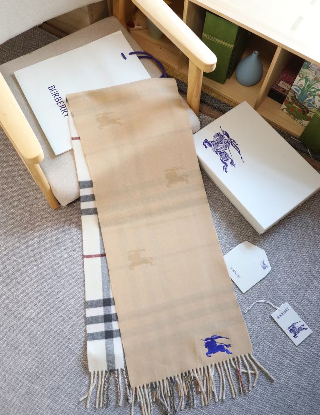 預購 Burberry巴寶莉雙面刺繡➕印花羊絨格子圍巾