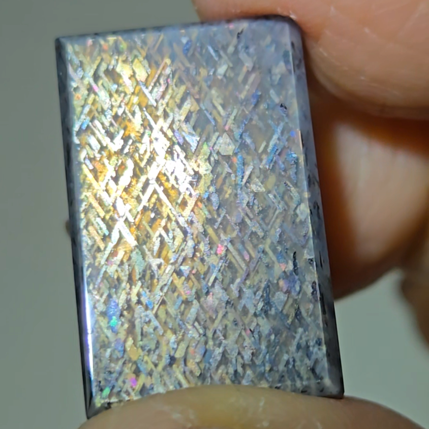 Lattice rainbow sunstone square cabochon - SM139