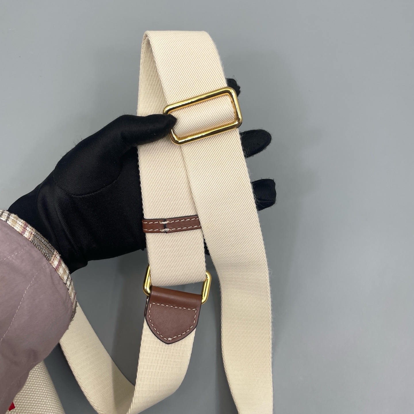 【預訂貨品】Burberry 白色帆布郵差包 