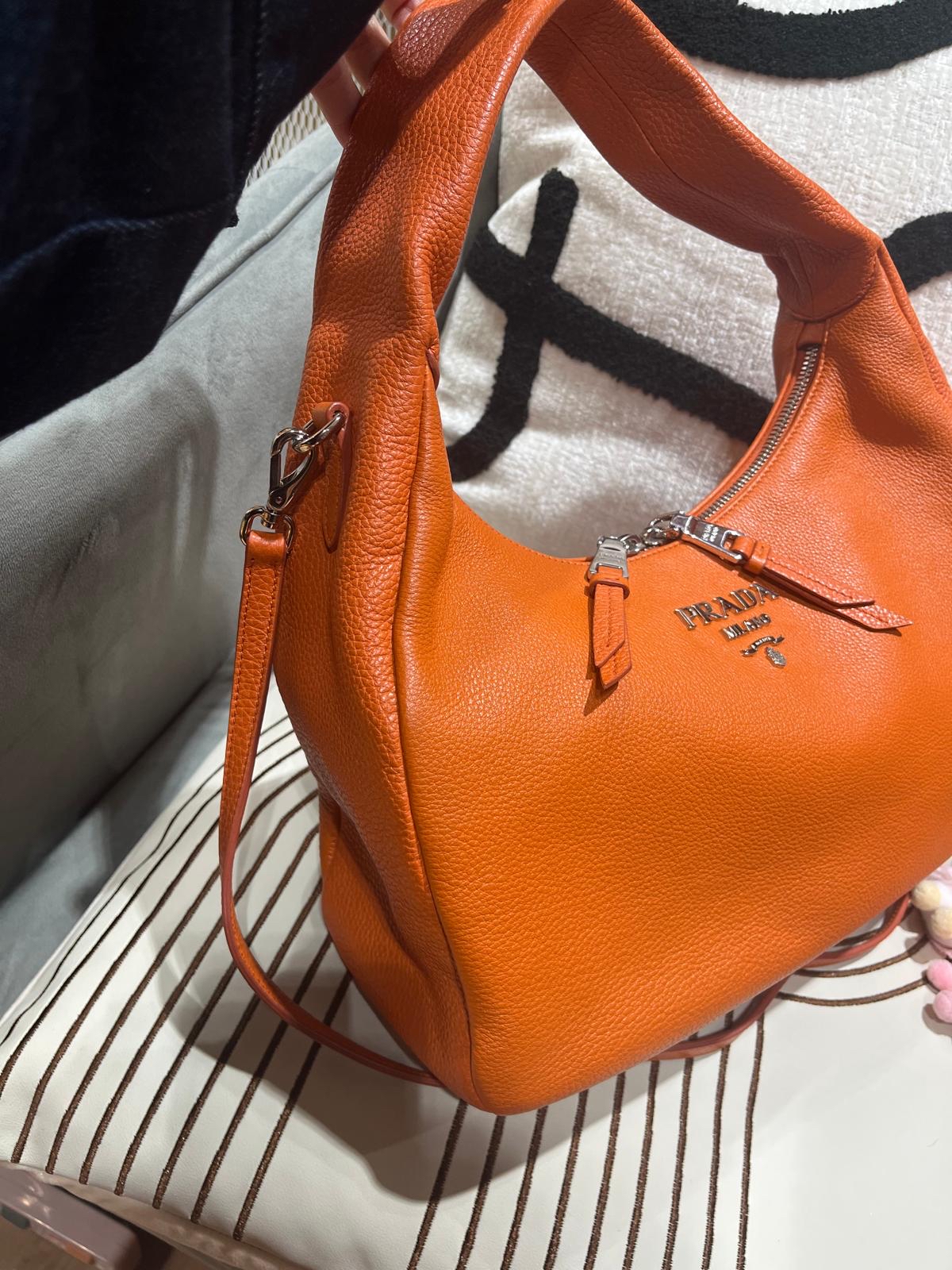 Prada hobo bag 2way calfskin 1BC133 Crossbody bag 100%Authentic,98%new ✅nfc ✅dust bag ✅strap 
