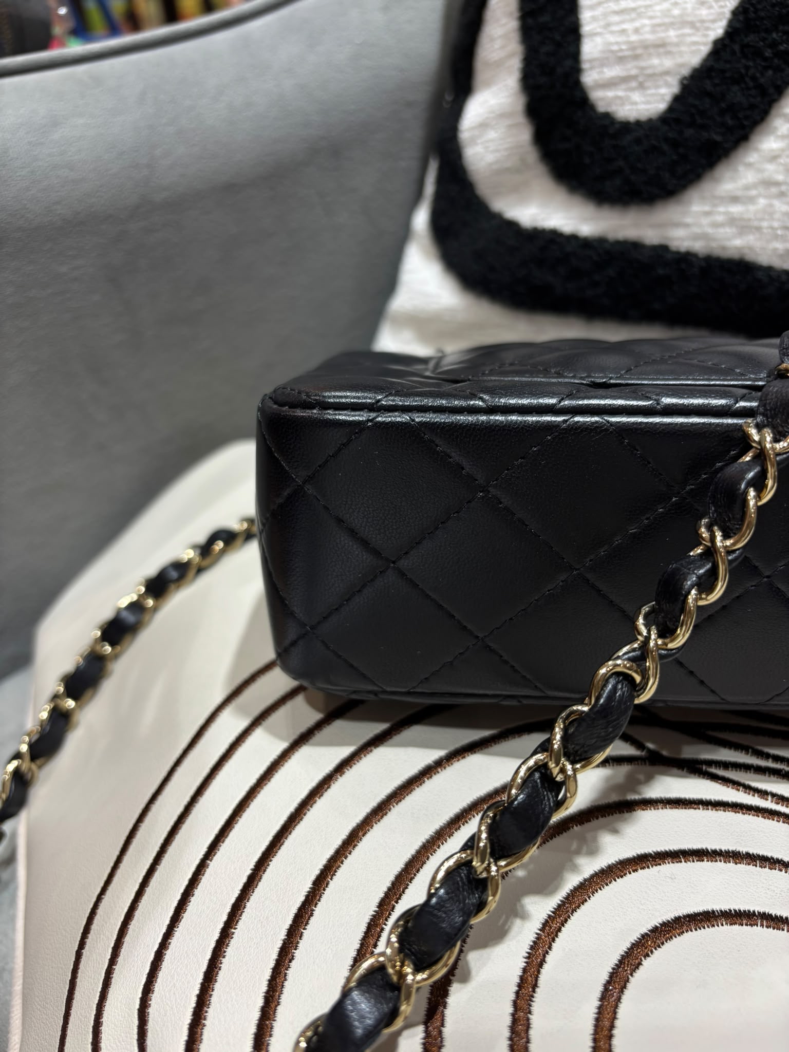 Chanel mini flap bag A69900黑金cf20,晶片 100%Authentic ,98%new  ✅晶片✅塵袋✅box