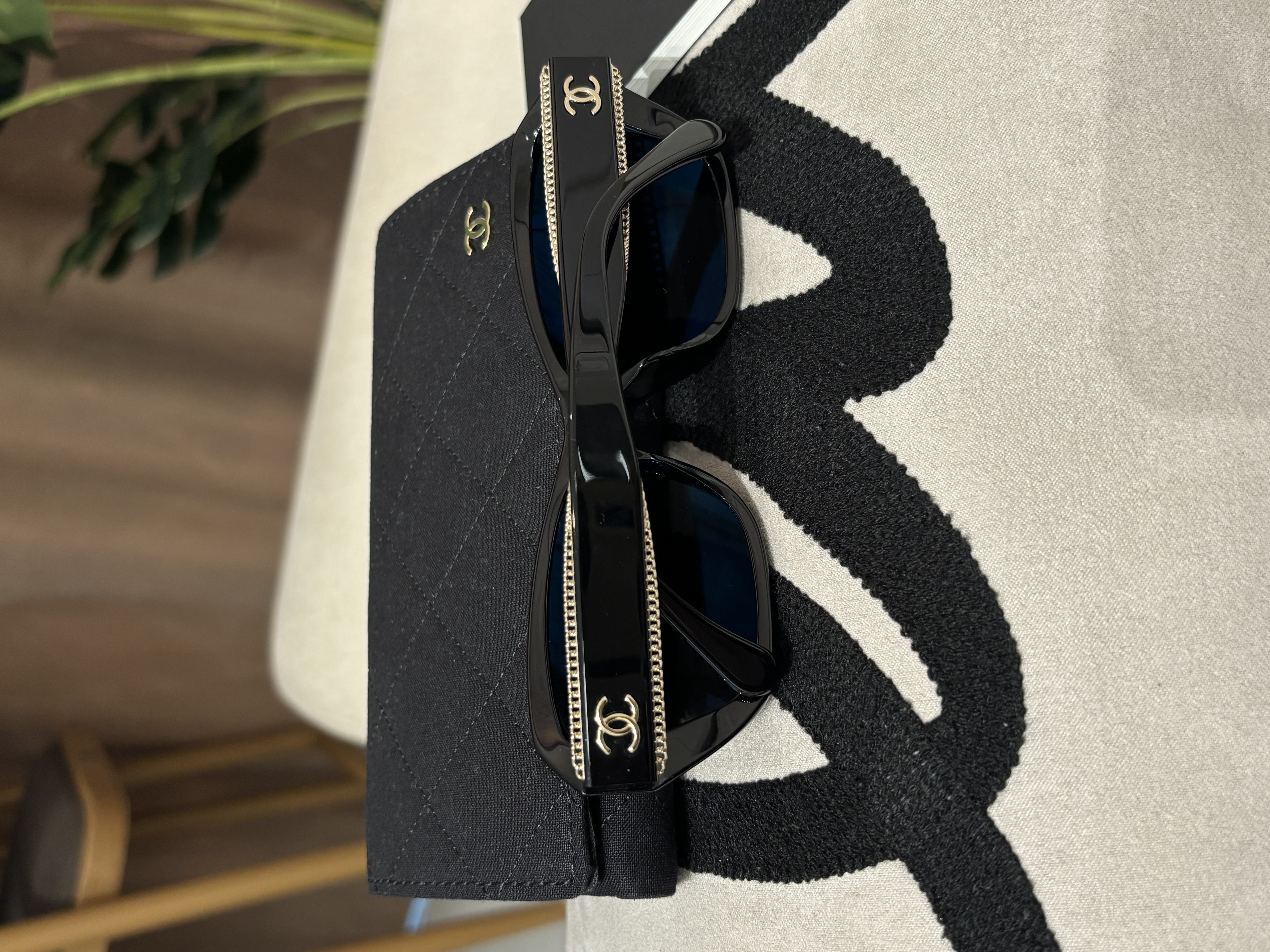 Chanel sunglasses 5516 100%Authentic, 98%New ✅box