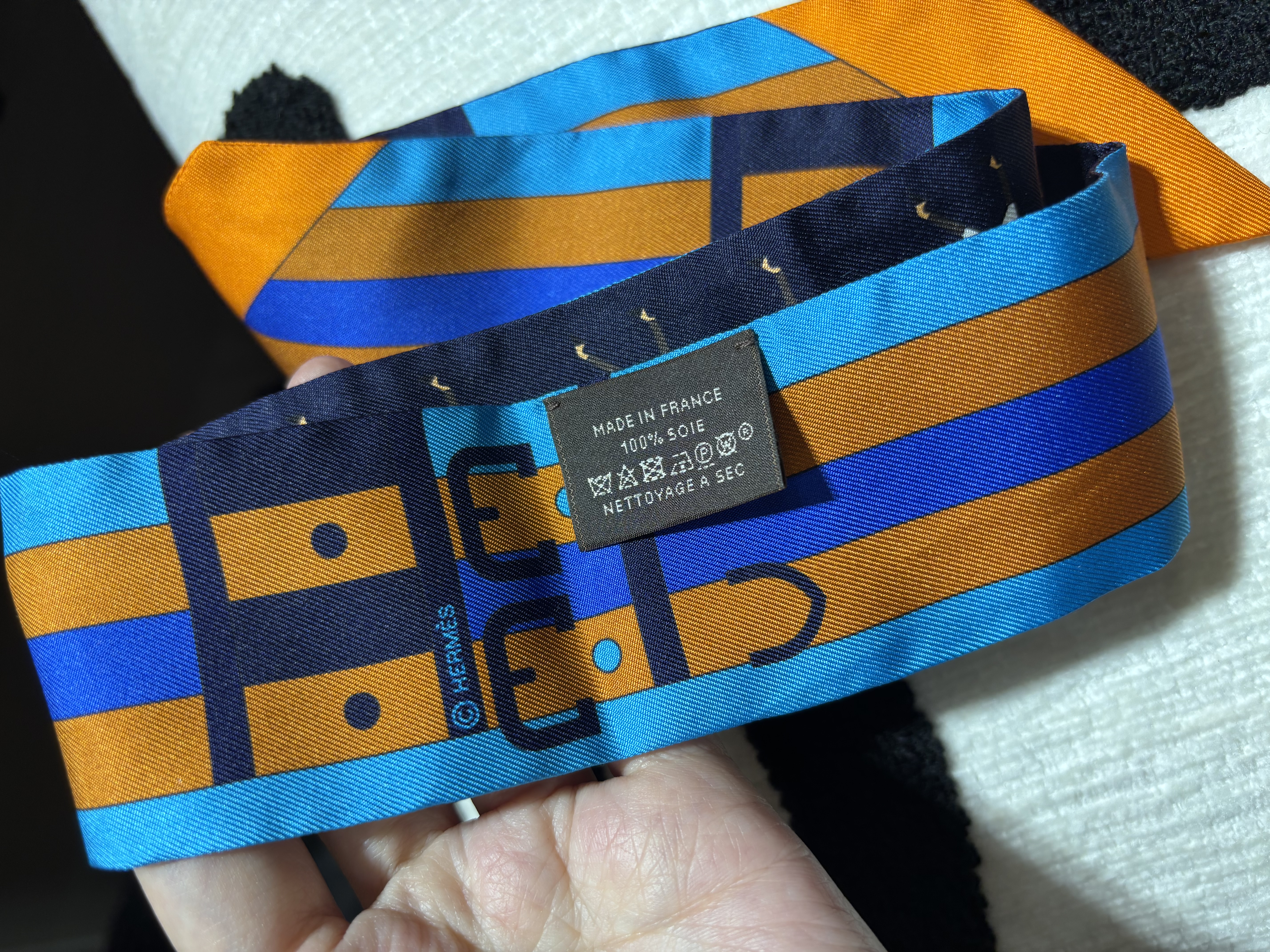 Hermes Twilly 100%silk 100%Authentic,99%new ✅box  
