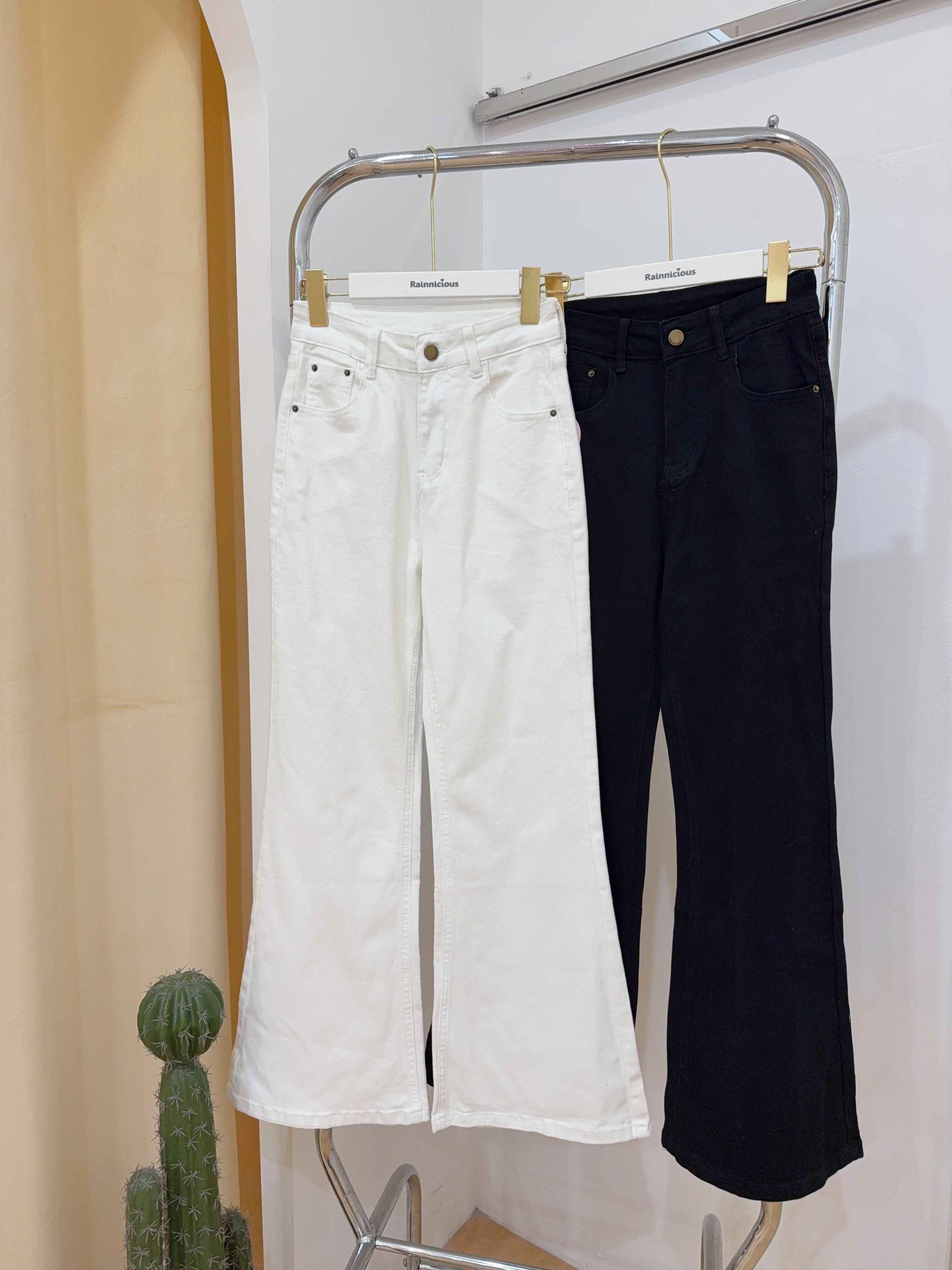 极简高腰显瘦直筒喇叭牛仔长裤 R3049