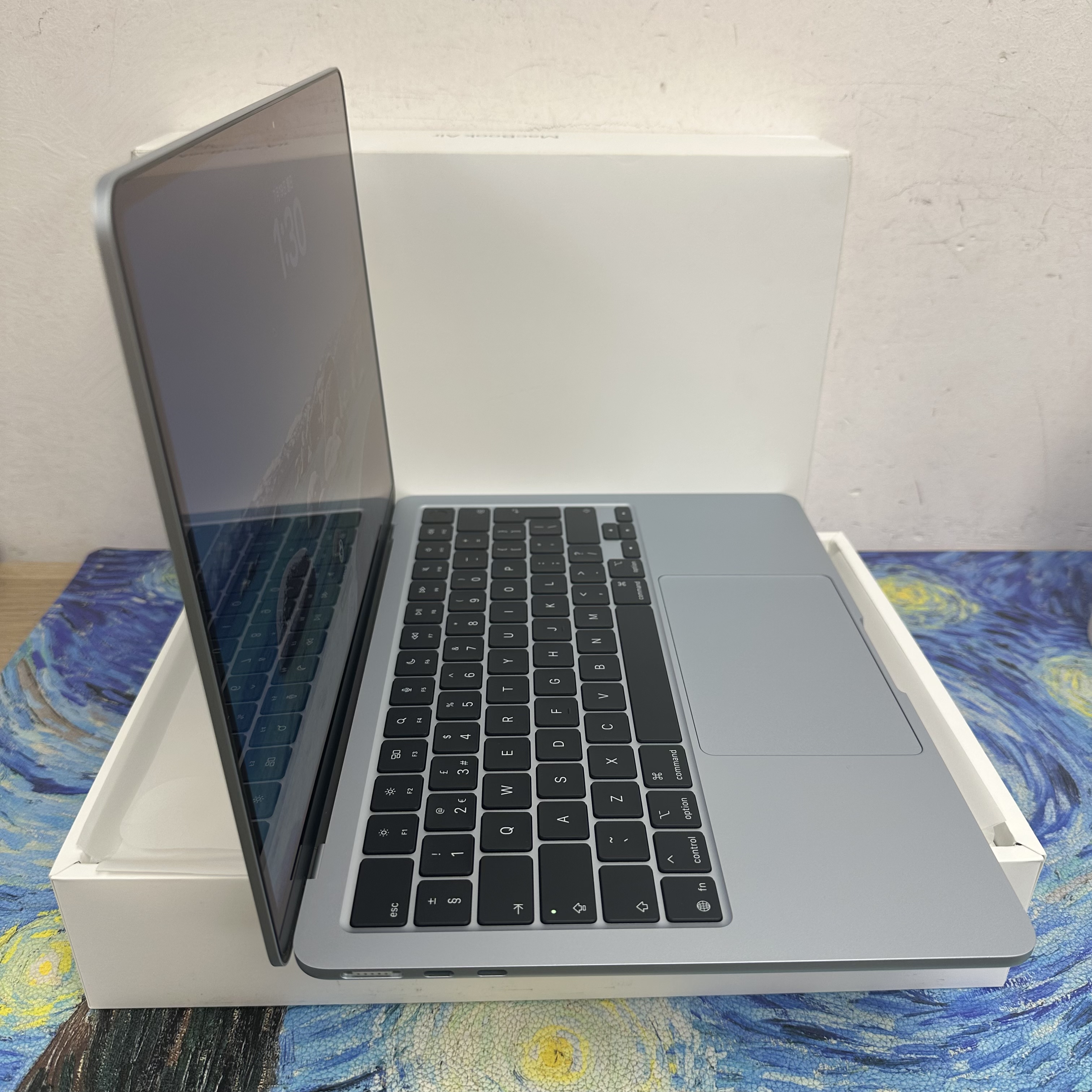 #6006 APPLE  MacBook Air M4 2025 M4 CPU/ 16GB Ram/512GB SSD/10核心GPU/Liquid Retina Mon/13吋/天藍色/Gaming Laptop / Notebook / 超強續航能力/文書機 / 畫圖 / 剪片 / Movie / Netflix 