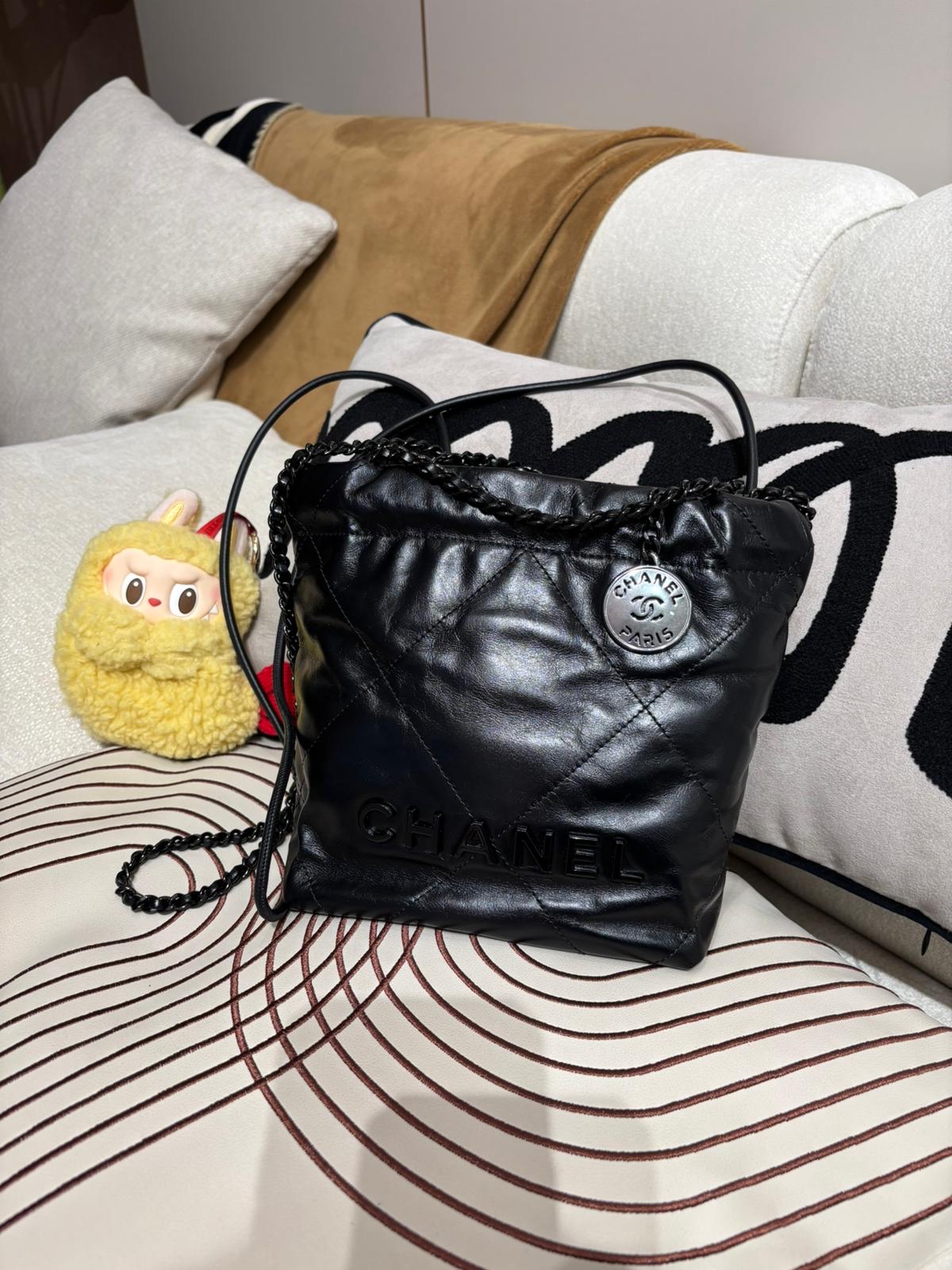 Chanel 22 mini so black calfskin  100%Authentic ,95%new ✅chip✅dust bag✅box