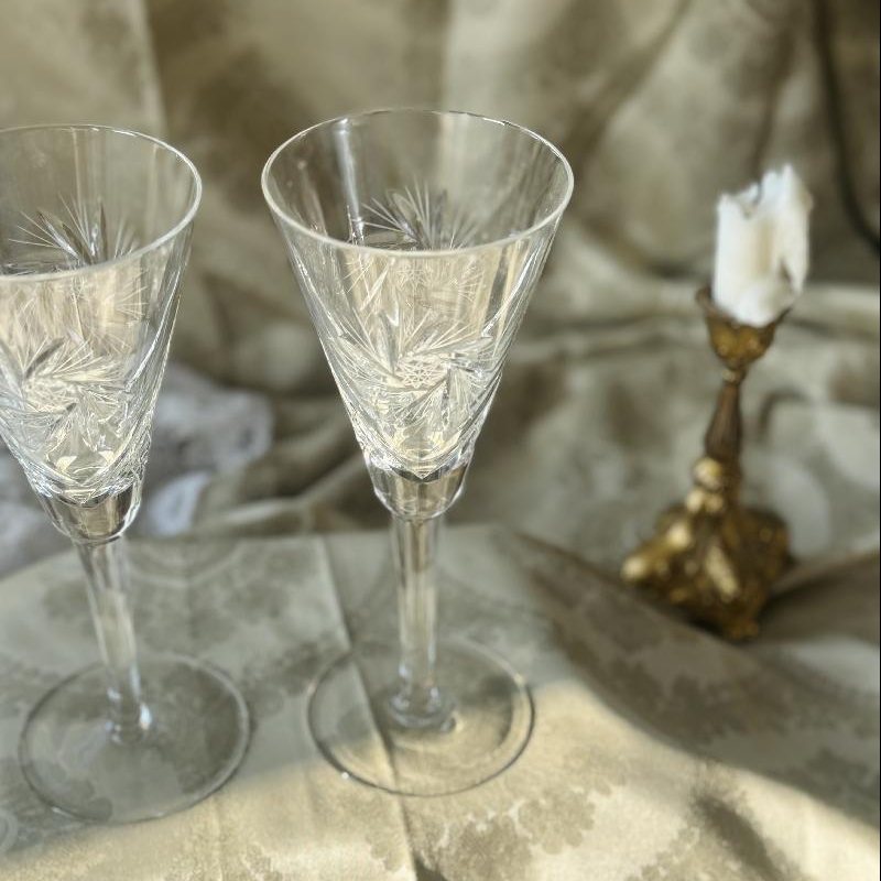 A Pair of Vintage Hand-Cut Crystal Champagne Flutes with Pinwheel Pattern (MT2381)