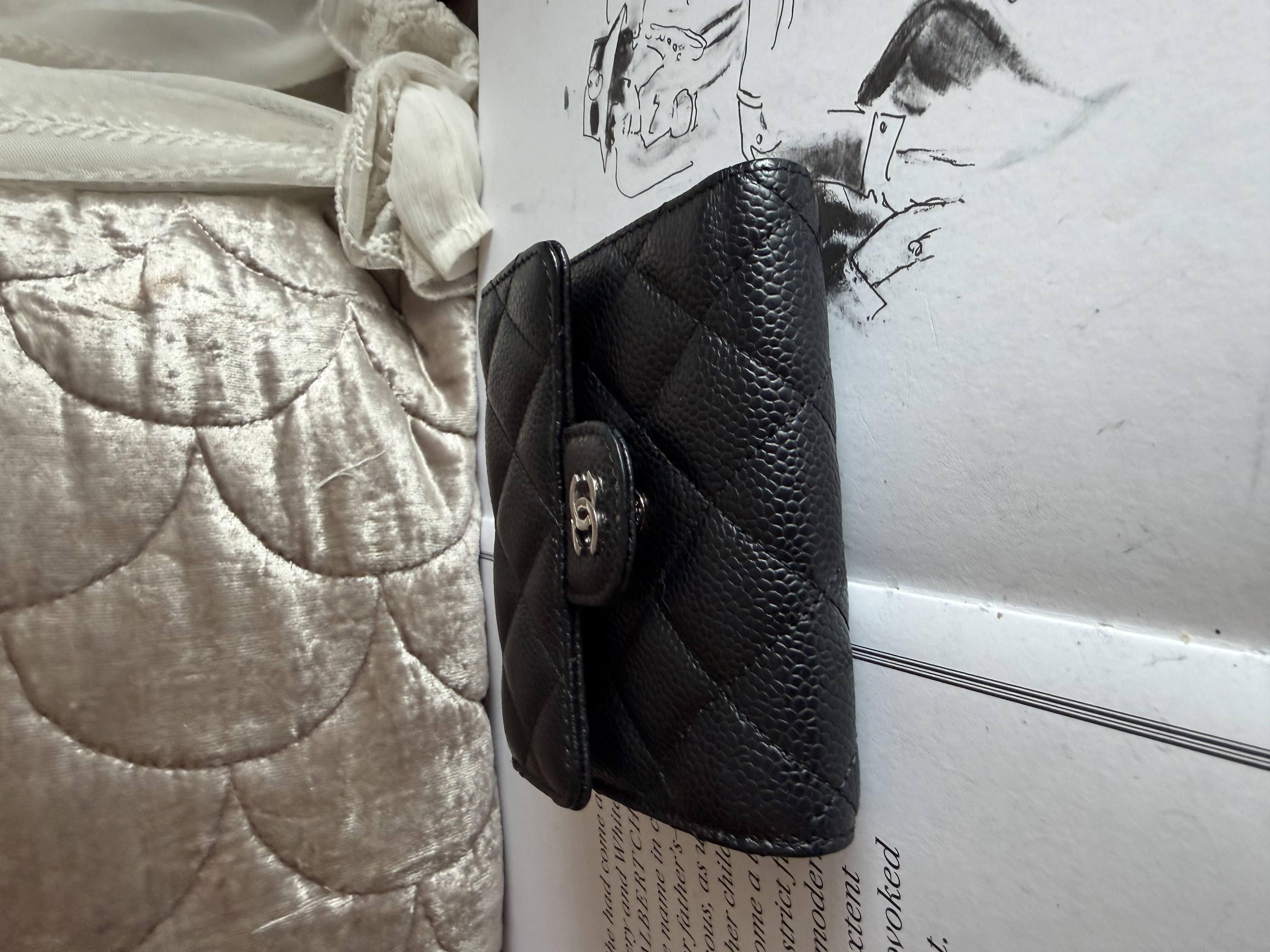 接近閑置 Chanel cc logo black caviar short wallet phw