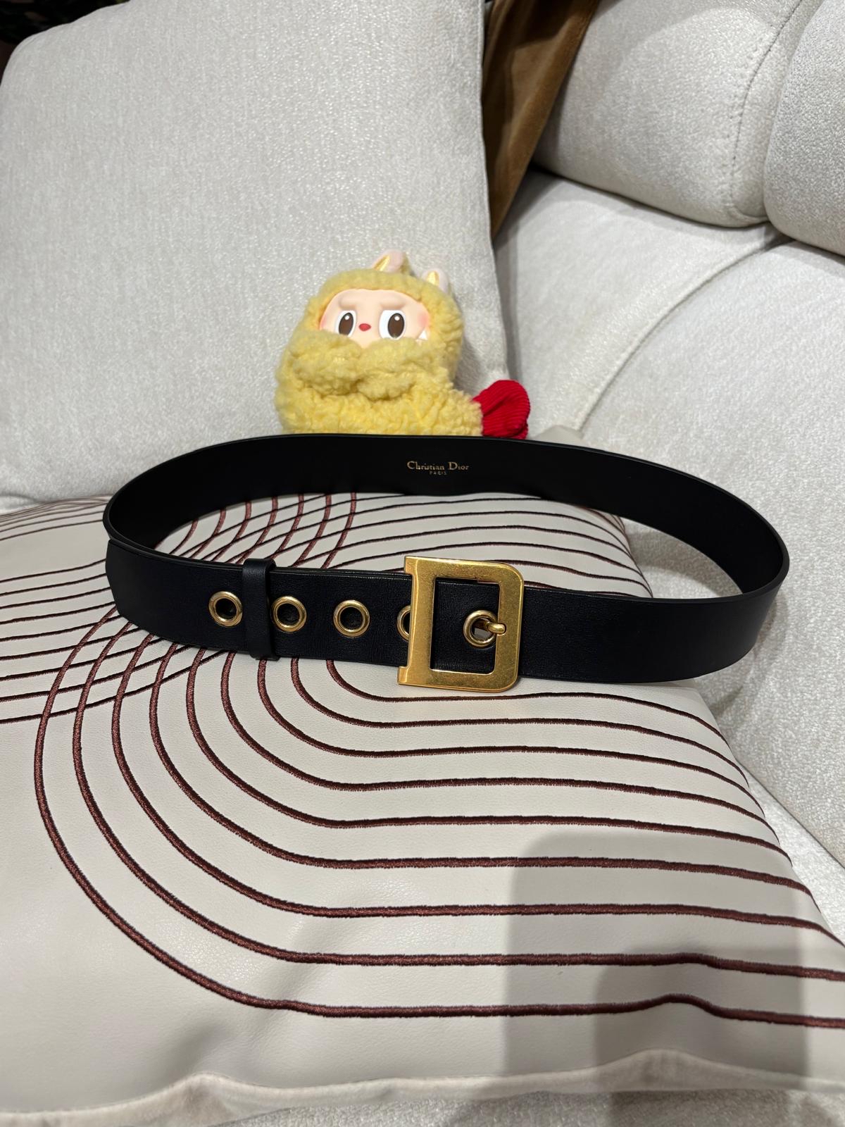 Dior Belt 黑色D扣 100%Authentic, 98%New 
