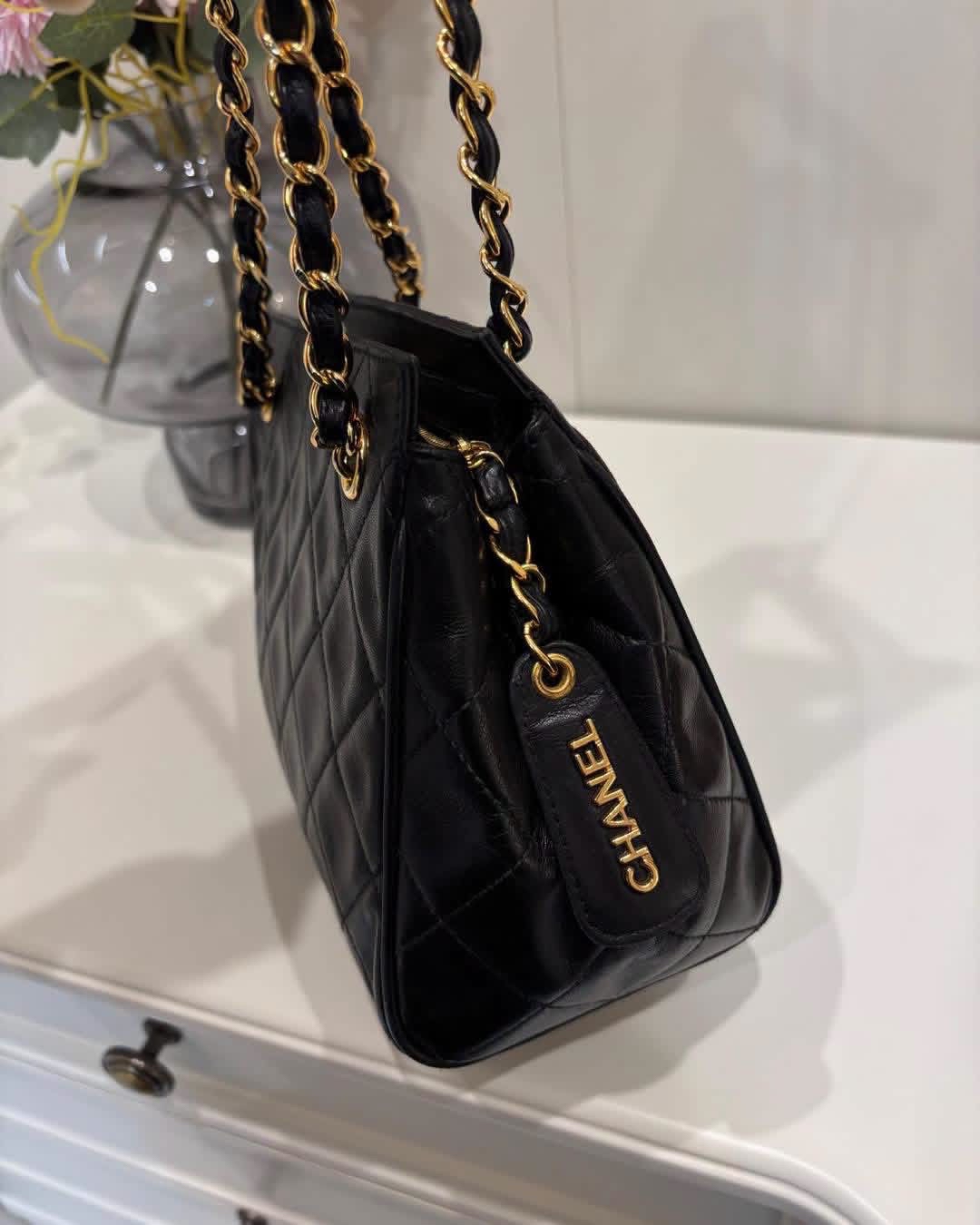 CHANEL Matelasse Chain Vintage Shoulder Bag Black 100%Authentic, 95%New ✅3Card✅Dust bag