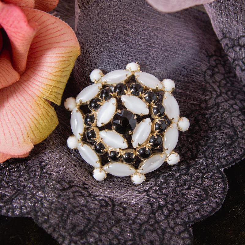 1950-60s America Black and White Glass Brooch (EA1087)