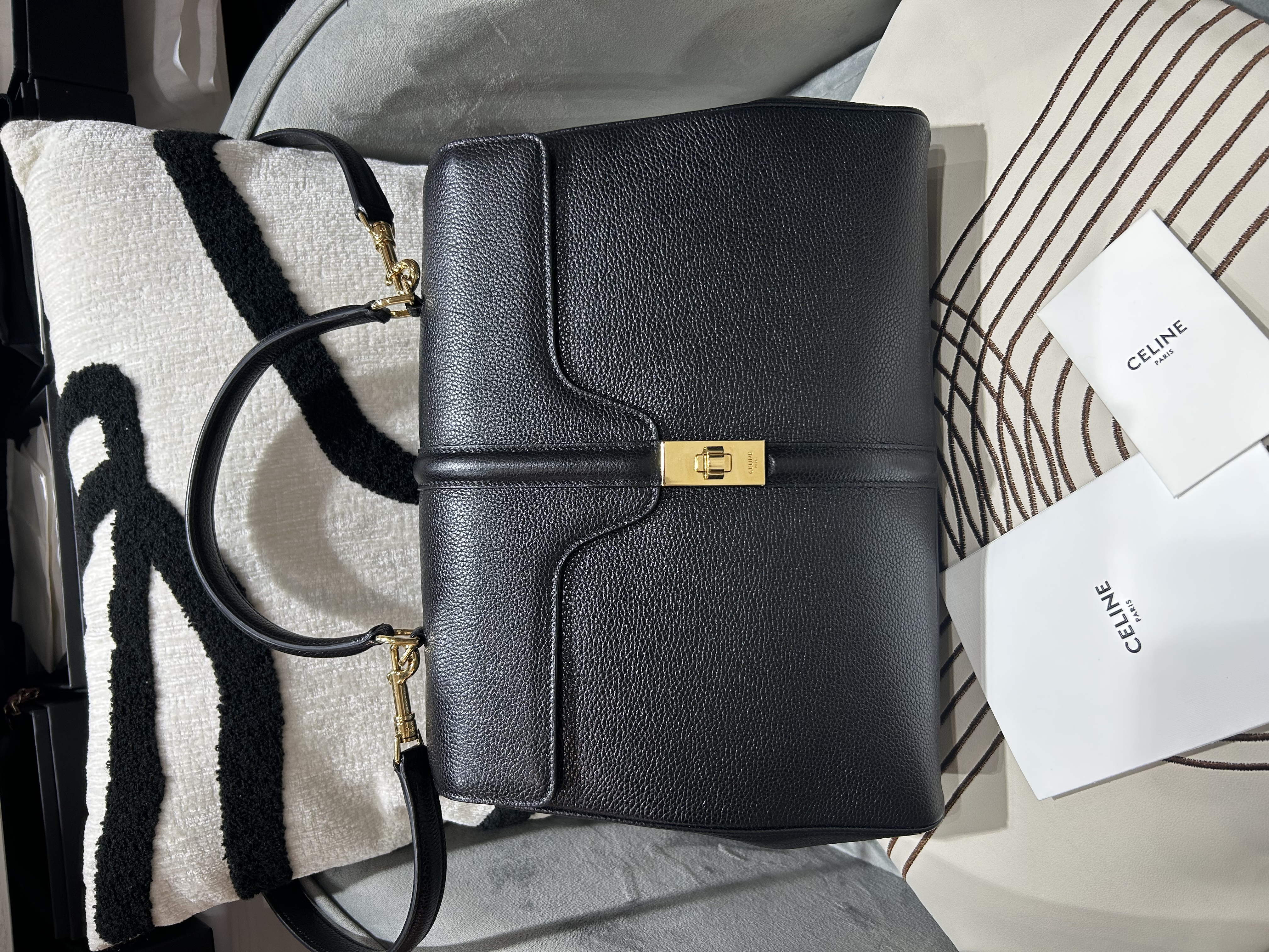 CELINE 16 Medium 2 way bag Black Calfskin黑色小牛皮16 中號兩用袋100%Authentic, 98%new ✅專門店收據✅防塵袋✅肩帶 