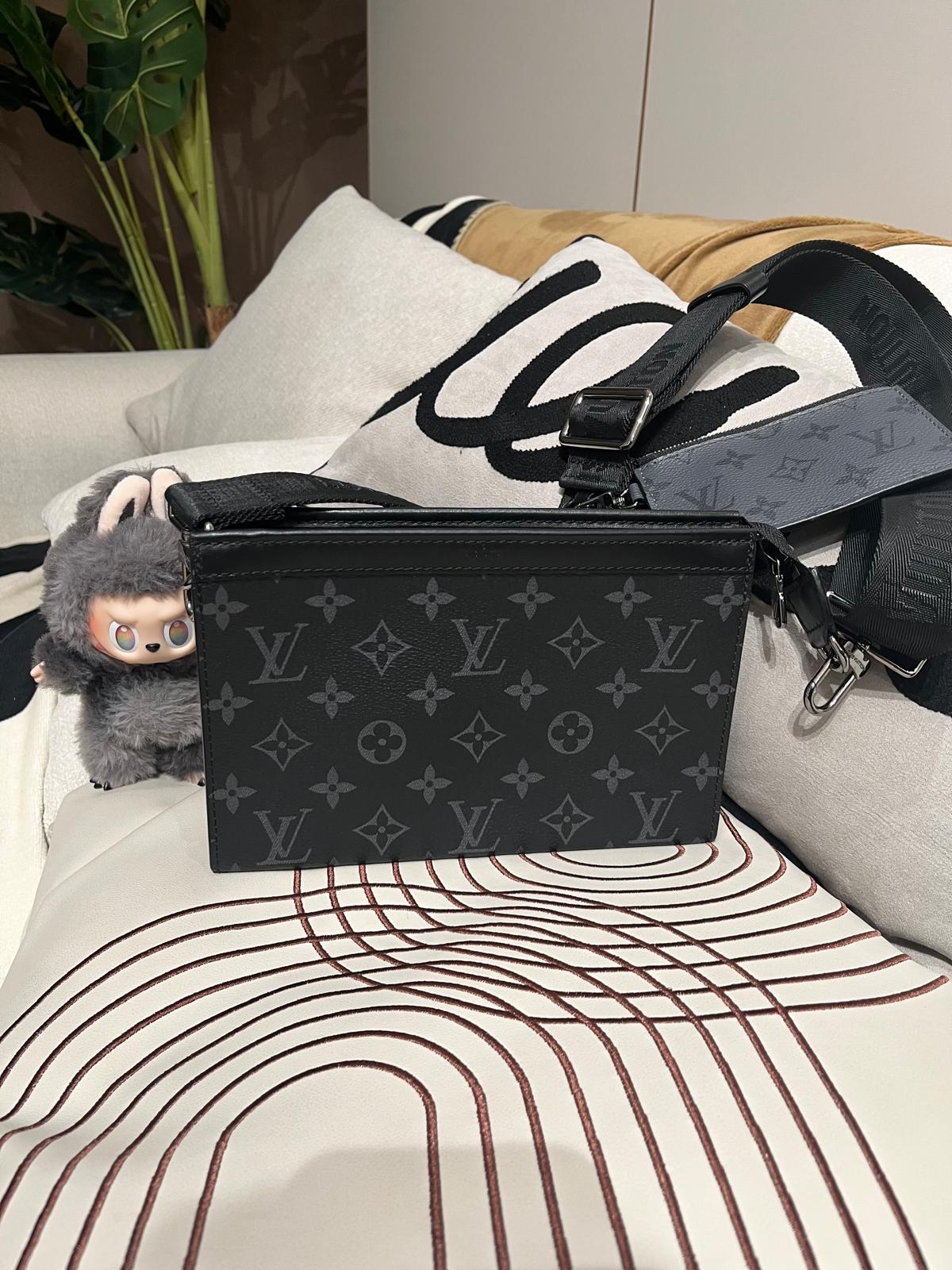 Lv Gaston Wearable Wallet Eclipse Shoulder Bag 100%Authentic,98%new  ✅收據✅dust bag 