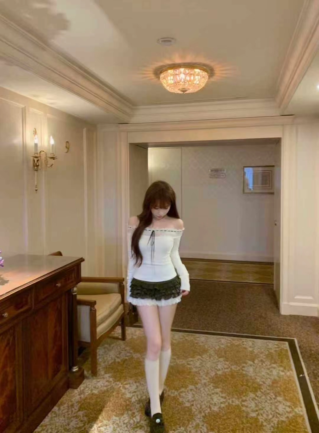 4382 一字肩长袖上衣