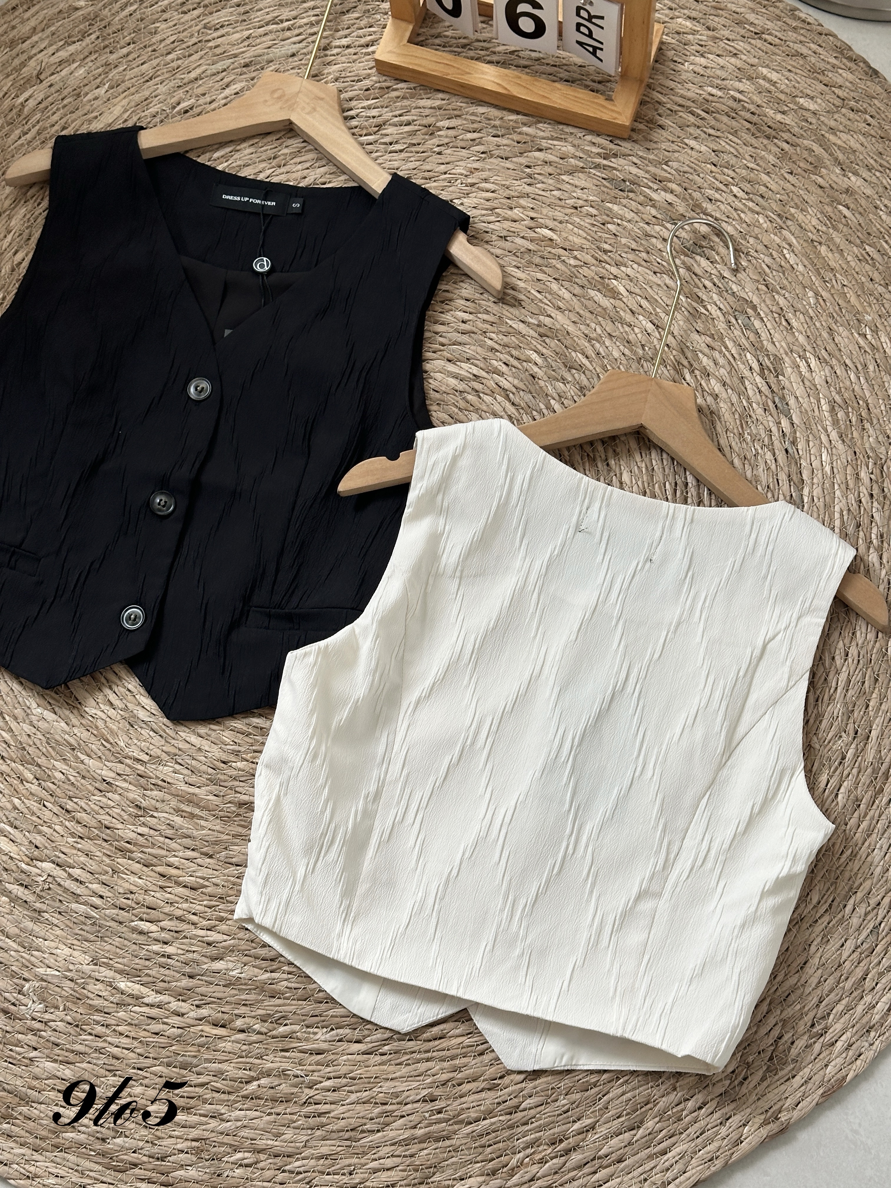 T4074 Sleeveless Crop Top - Black & Cream