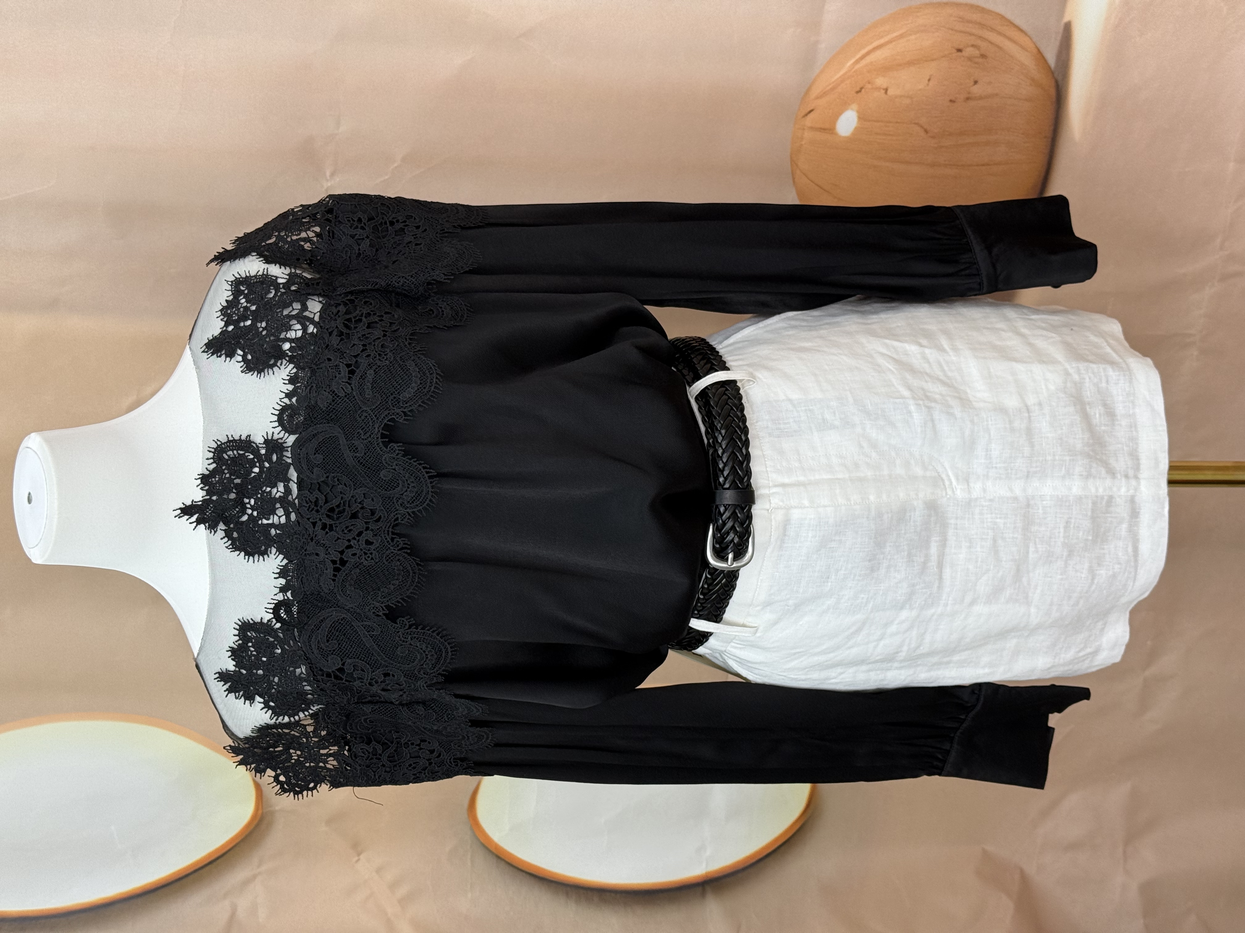 银丝一字领上衣