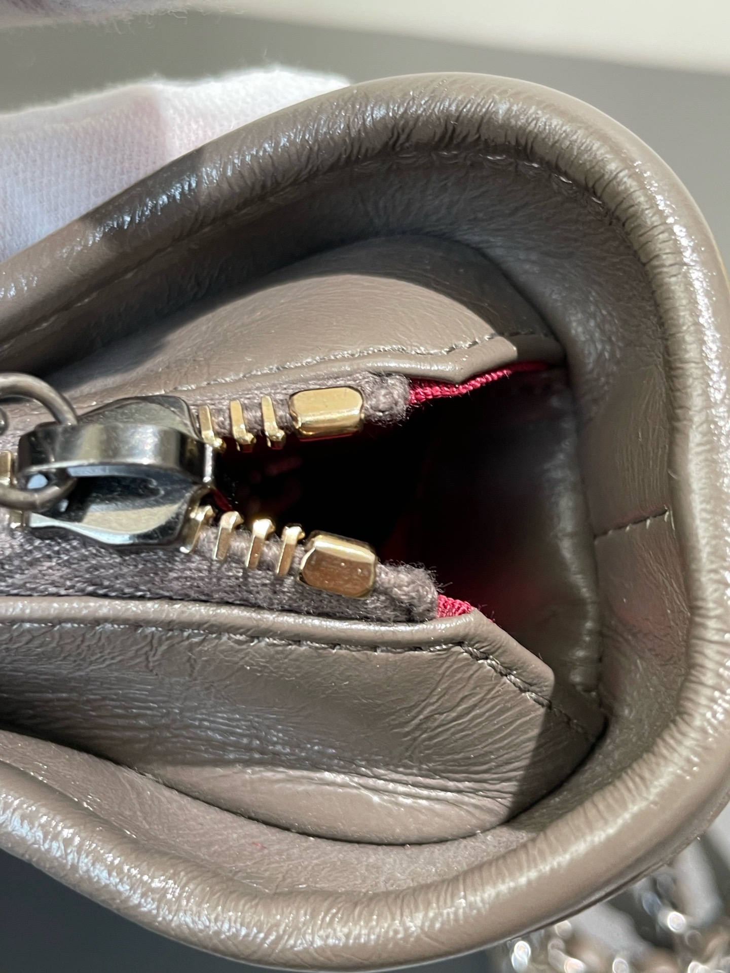 【預訂貨品】CHANEL 大象灰流浪包