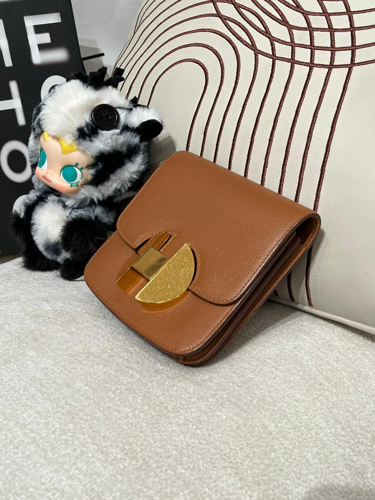 Hermes 2002 belt bag wallet STAMP D Gold Calfskin 2002 100%Authentic,92%new