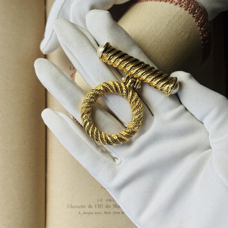 Vintage Pearl Accented Twisted Rope Circle Brooch (MT2474)