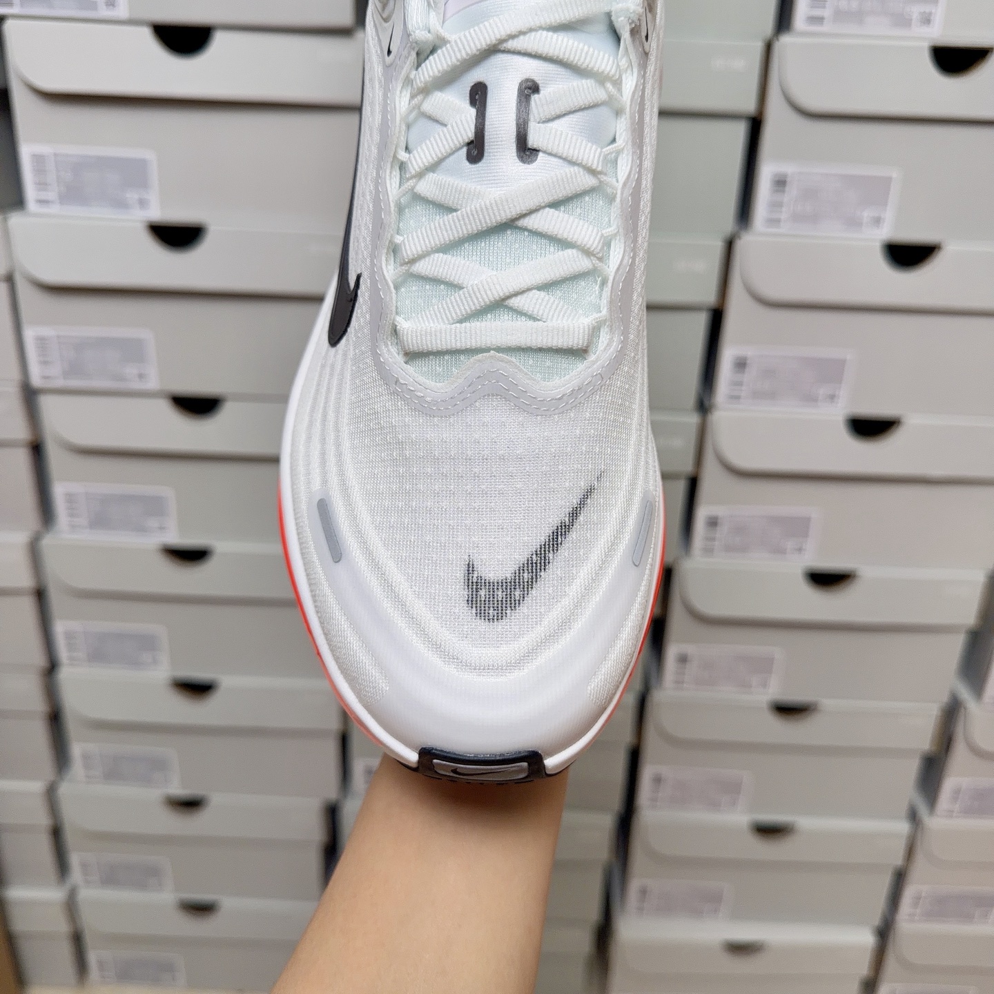 Nike Vomero Plus HV8150-100