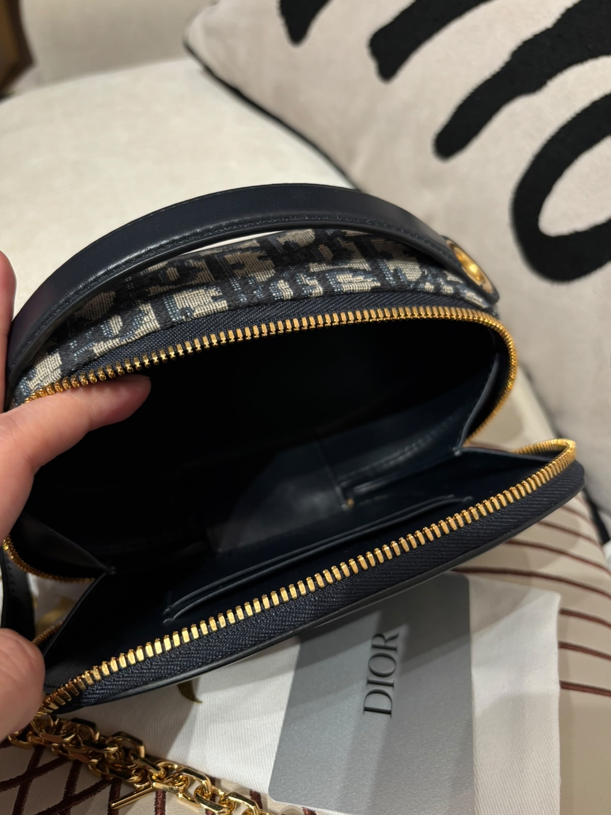 DIOR CD Signature Oval Camera Bag CHRISTIAN DIOR 100%Authentic, 98%New  ✅收據✅Certificate ✅dust bag  
