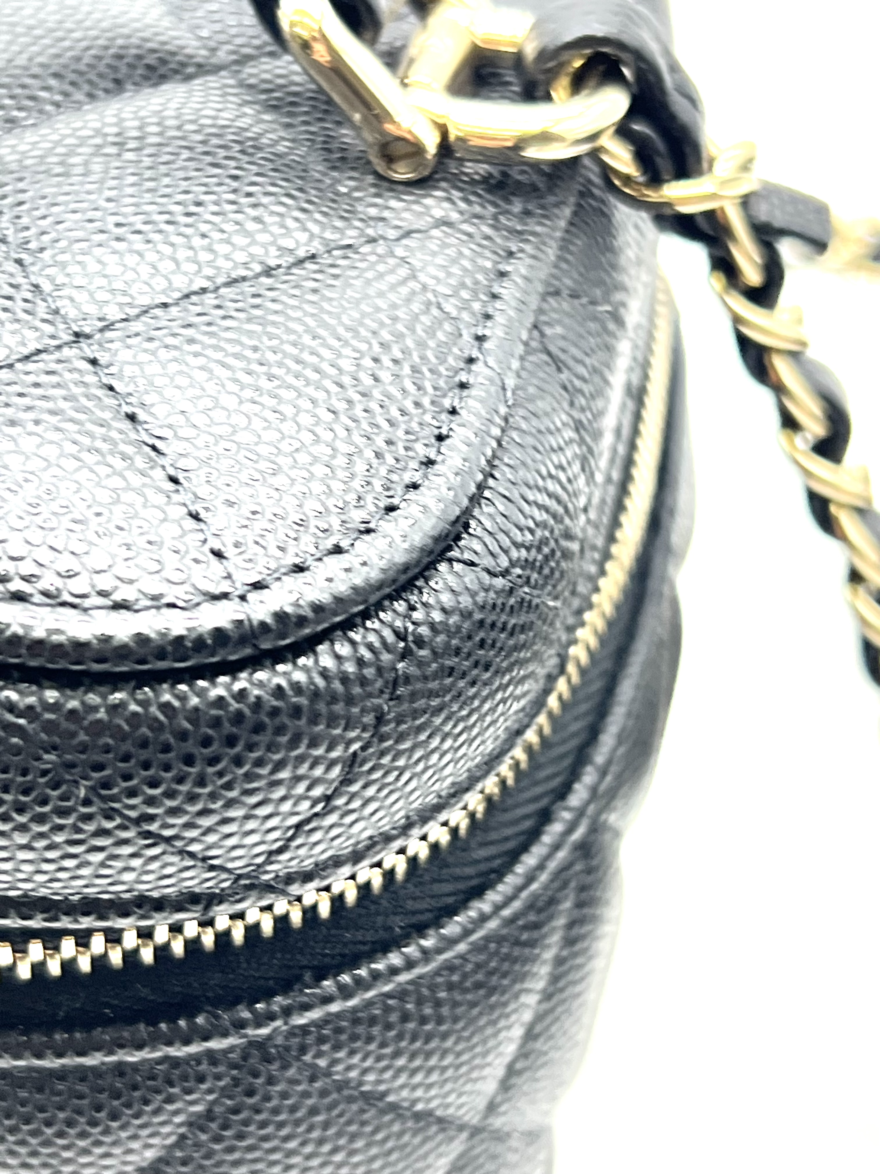 Pre-Owned CHANEL Caviar Quilted Mini Vanity Case with Chain / Product Code: 26051108