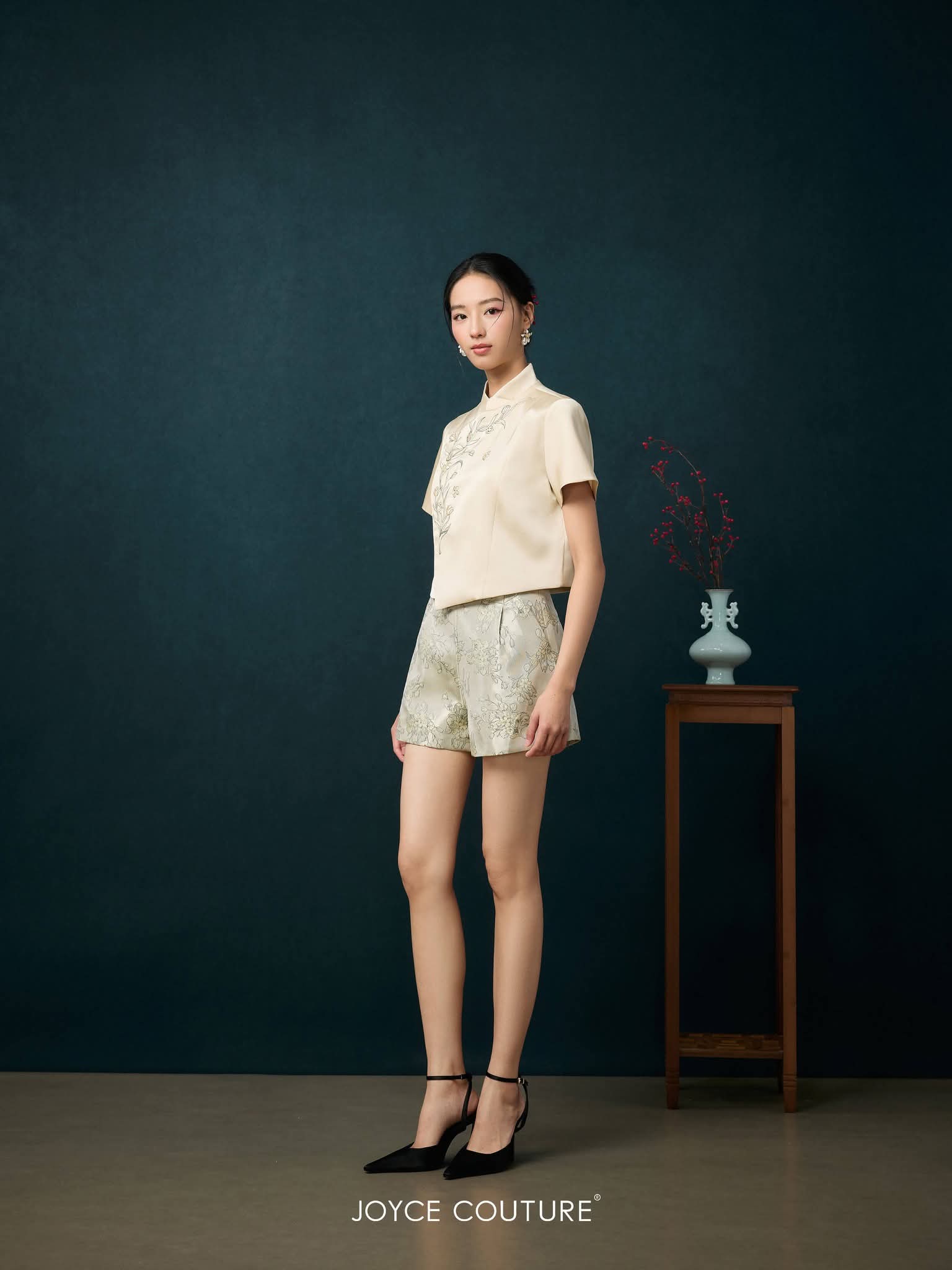 花卉刺绣上衣 T0761