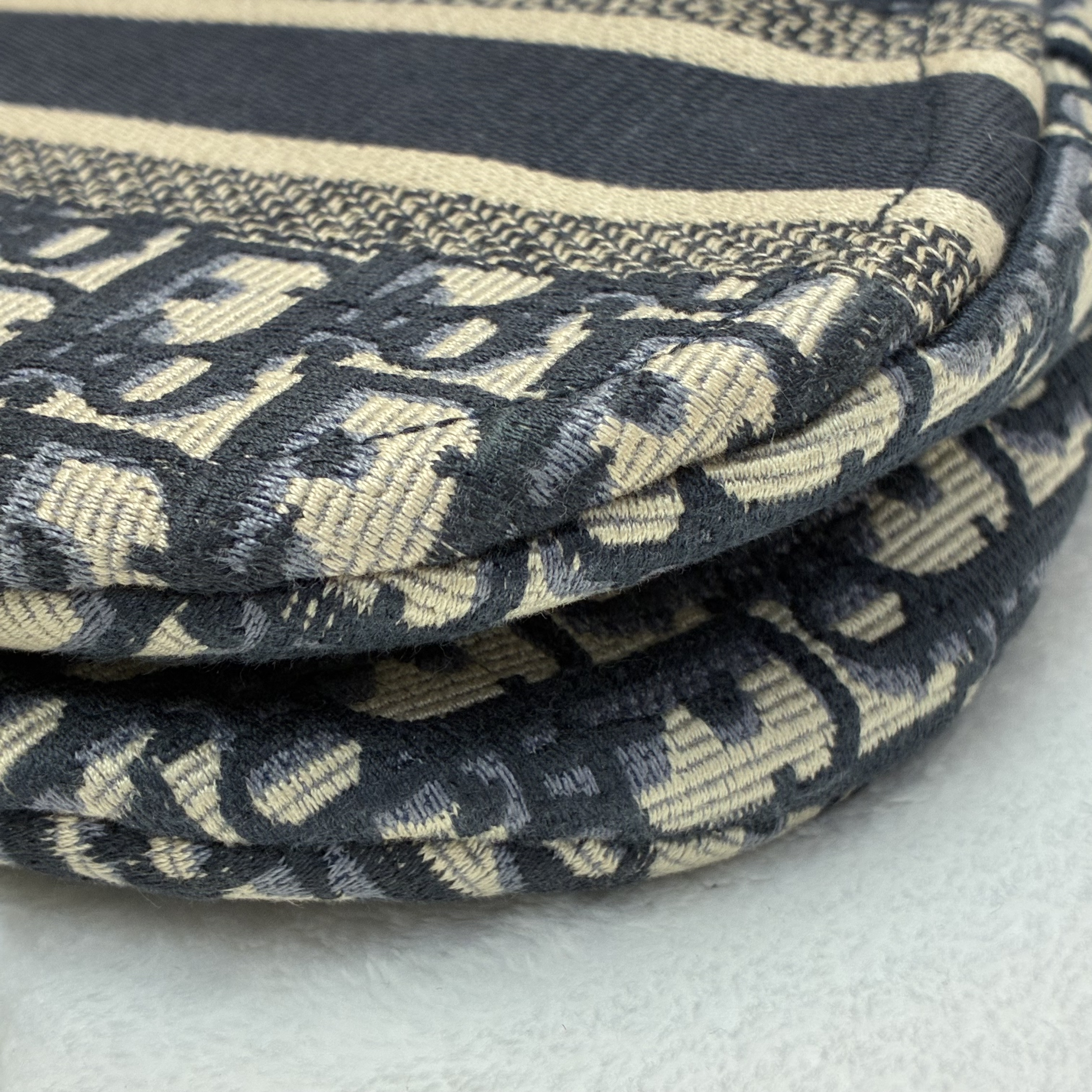 Dior saddle 刺繡馬鞍包