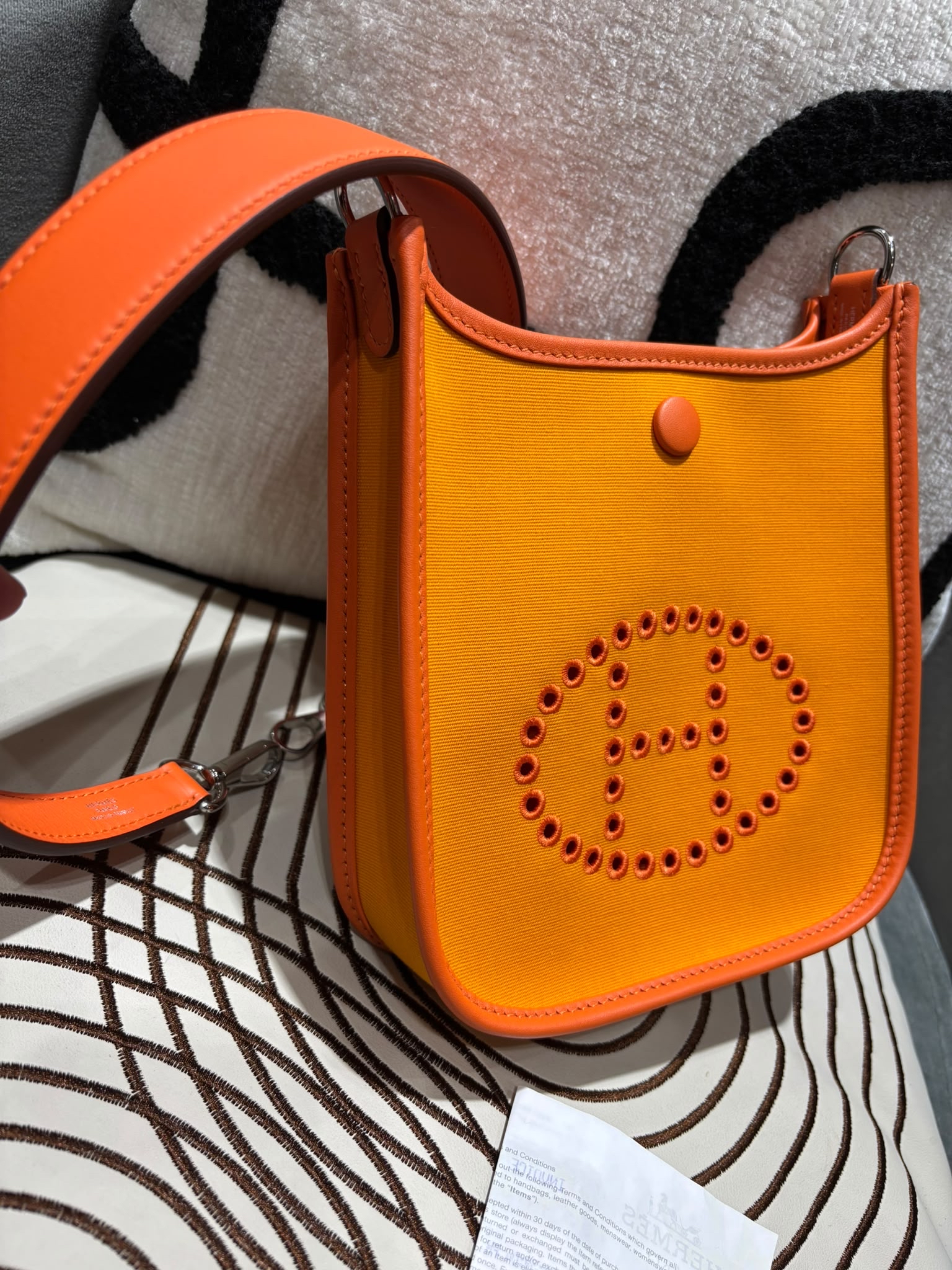 全新Hermes Mini Evelyne Limited Edition 限量版100%Authentic, 全新未使用品✅ 專門店收據✅Dust bag✅盒
