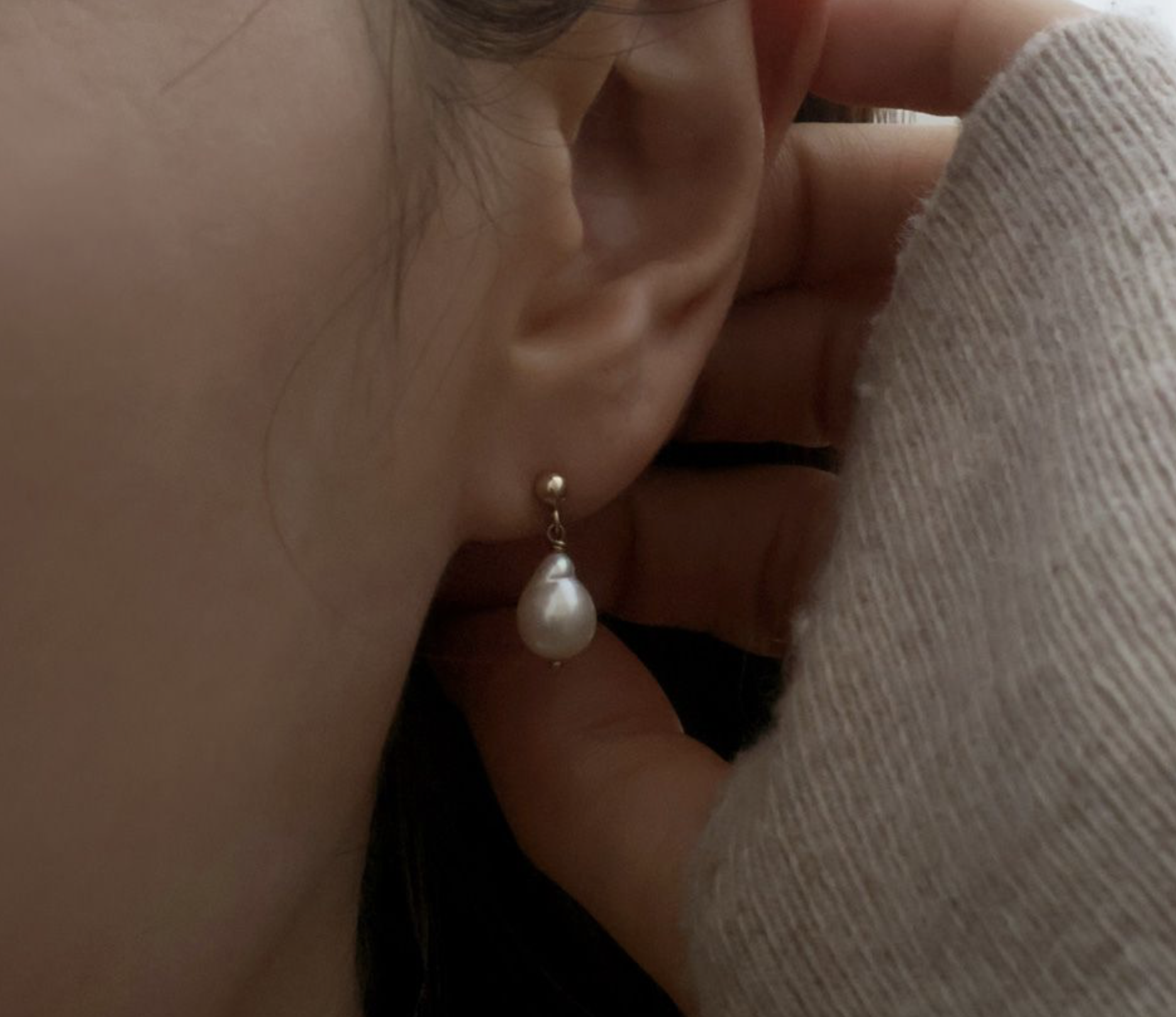 AUBE DE MOI | 14K Ball Pearl Drop Earring