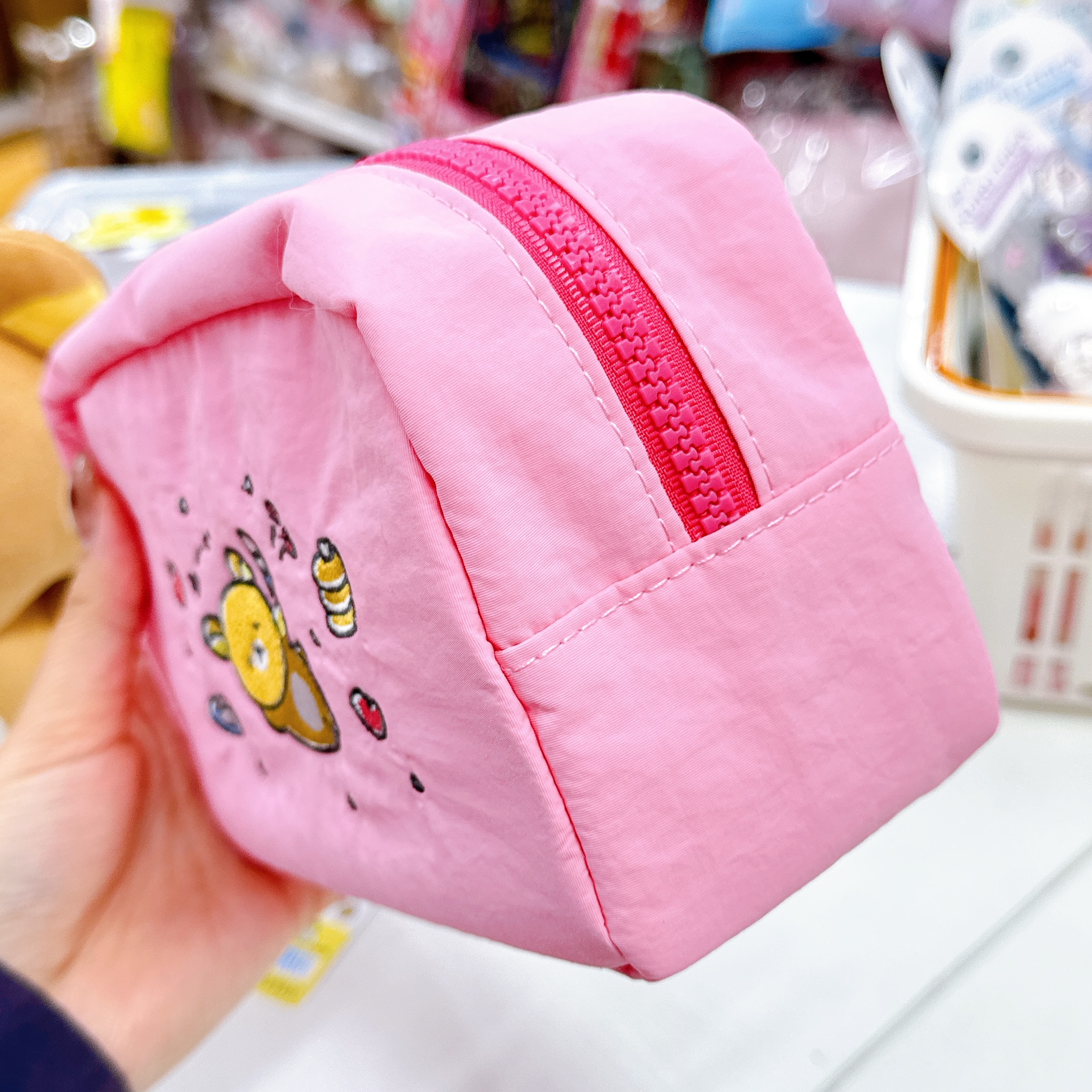 日本直送日本版鬆弛熊新款公仔公仔掛飾化妝袋原子筆